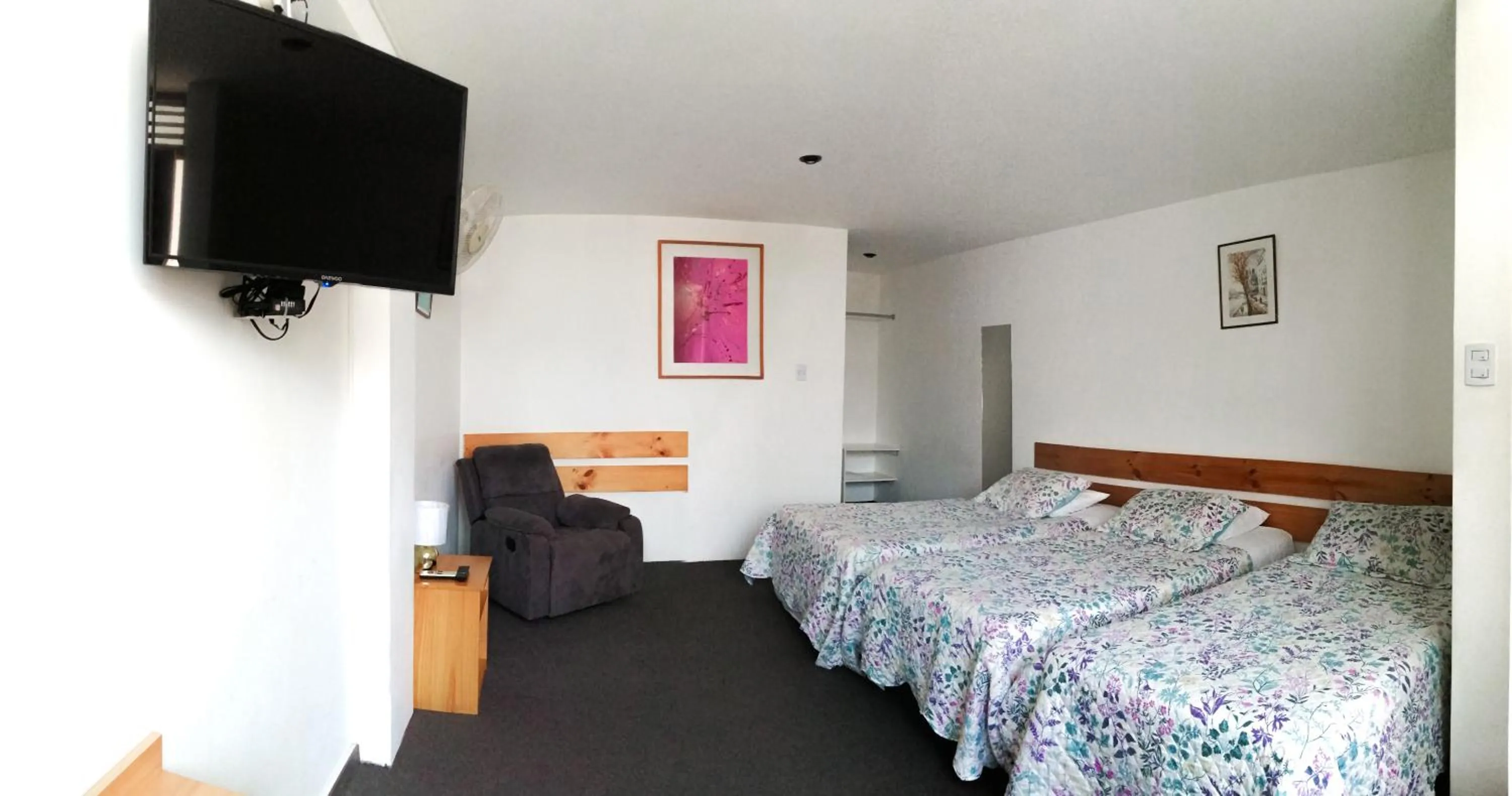 TV and multimedia, Bed in Hotel La Posada Del Ingles