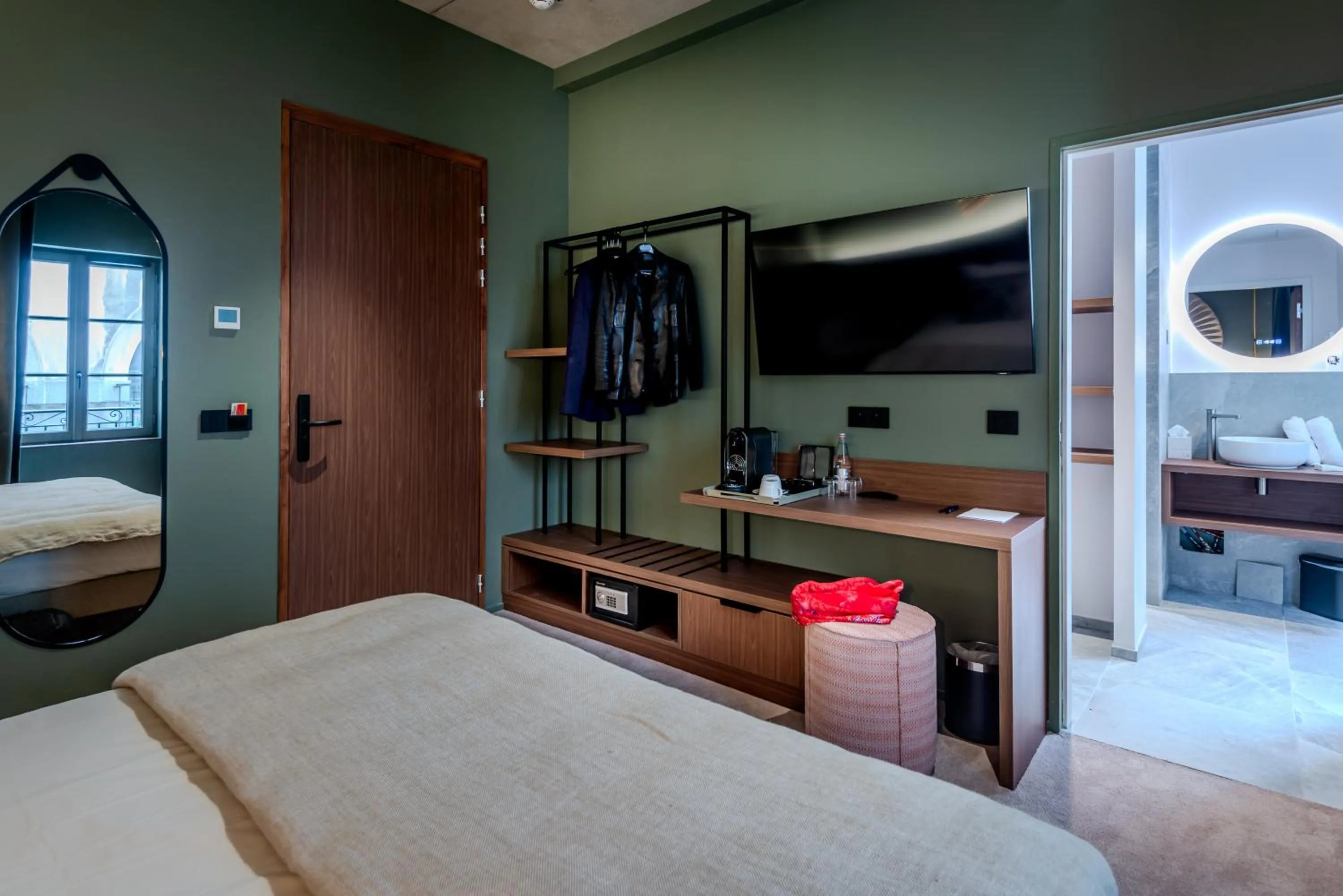 Photo of the whole room, Bed in Hôtel Anne de Bretagne