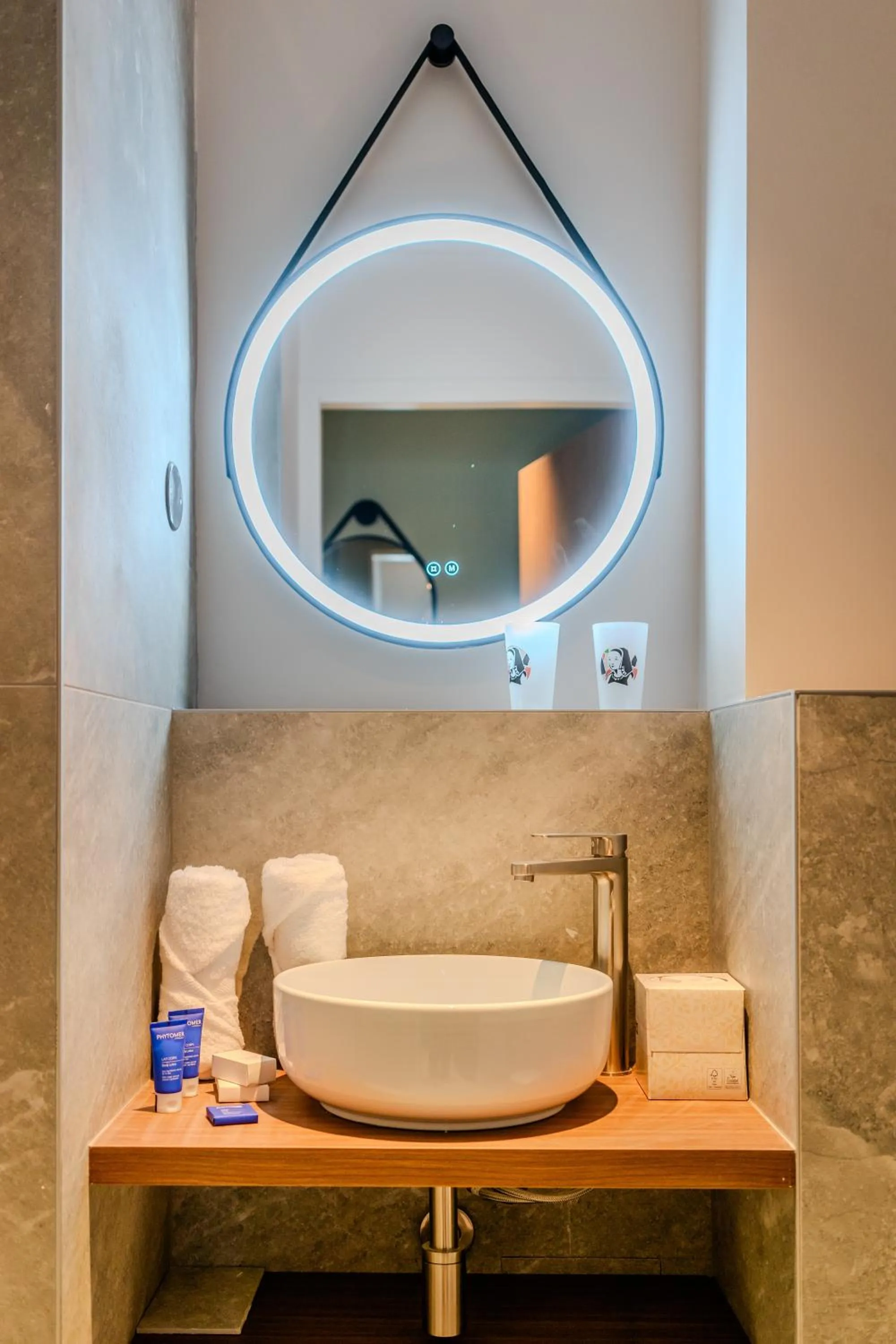 Bathroom in Hôtel Anne de Bretagne