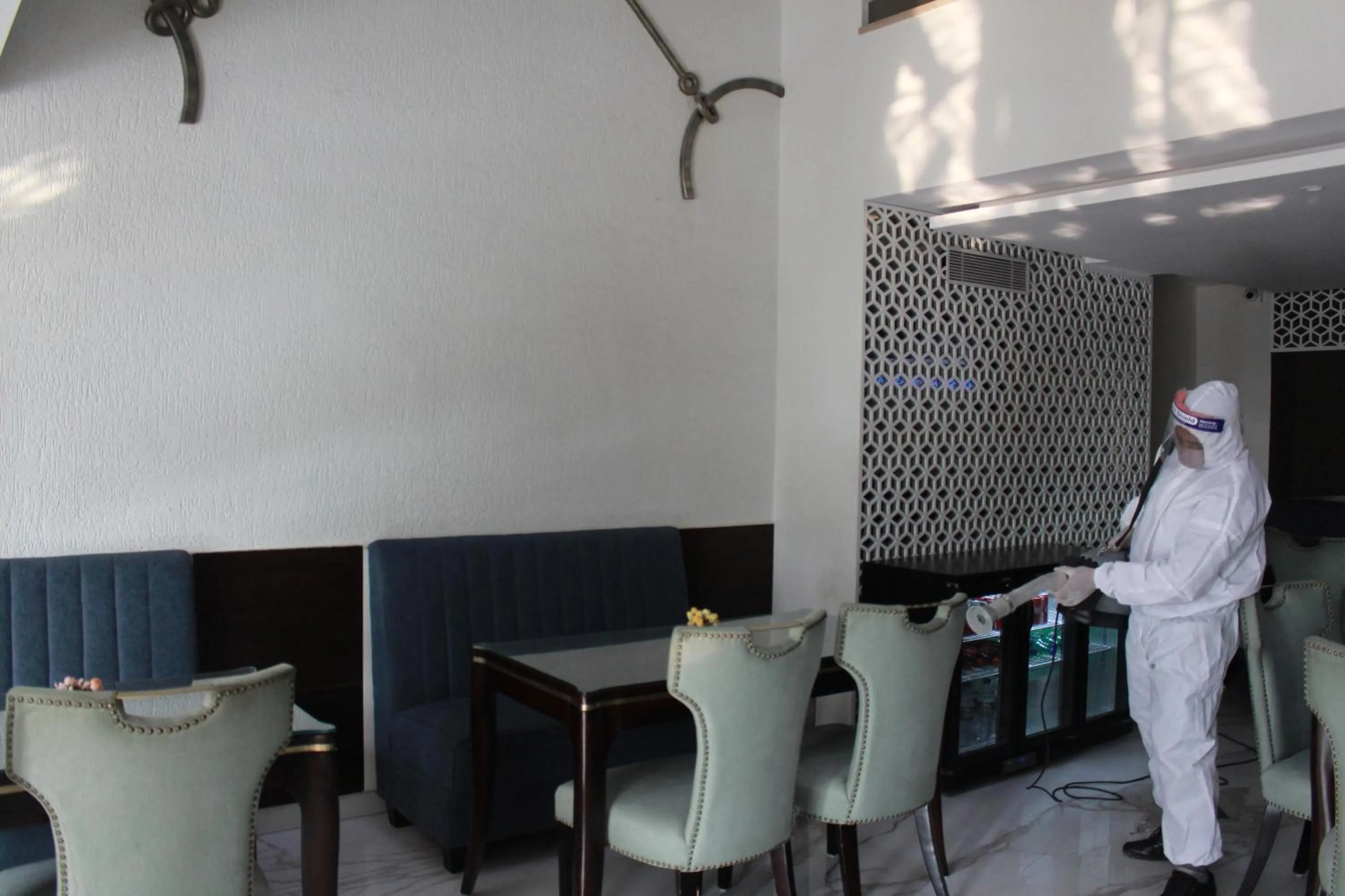 Restaurant/places to eat in Hotel 18 Keys