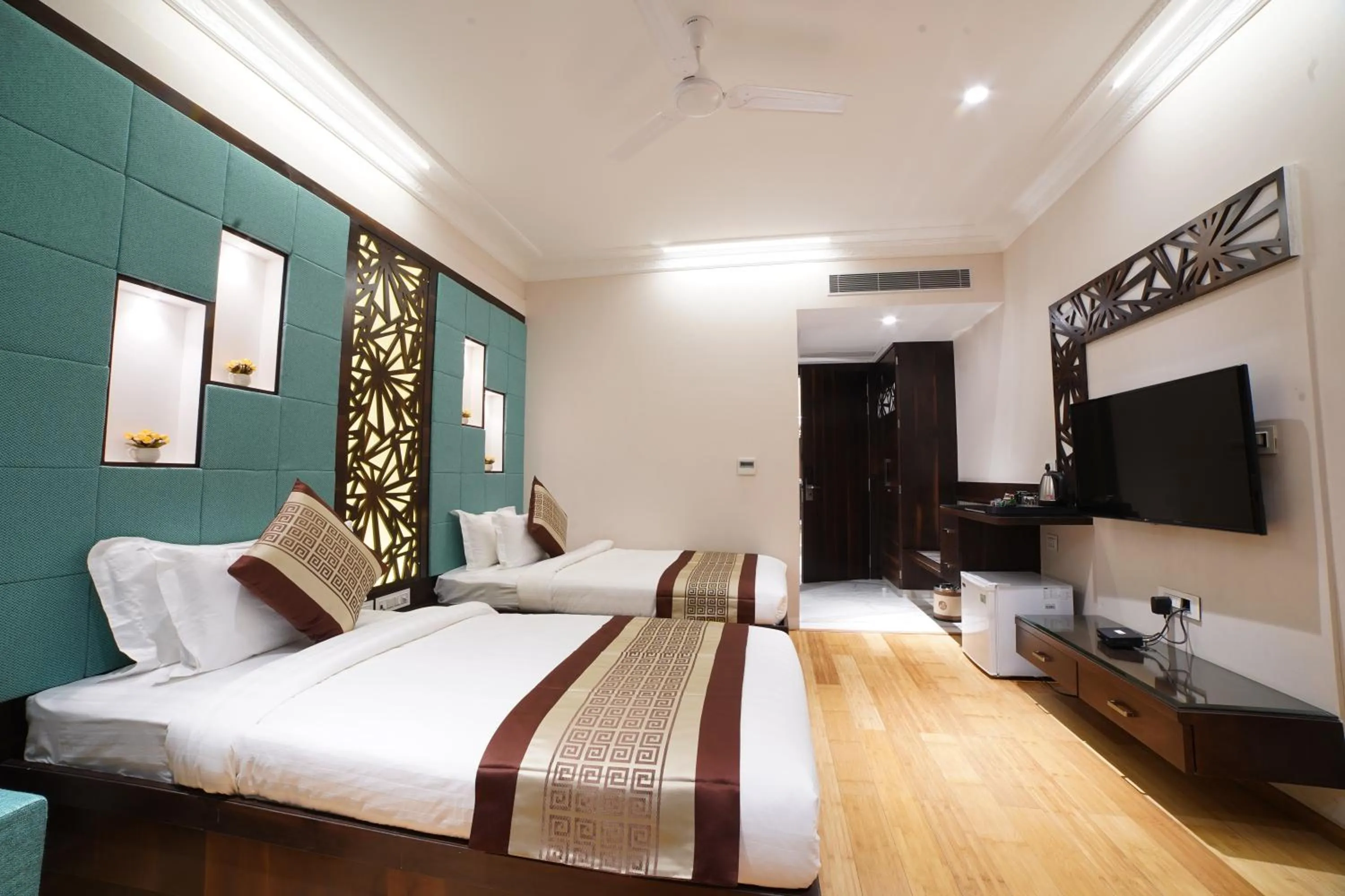 TV and multimedia in Hotel 18 Keys