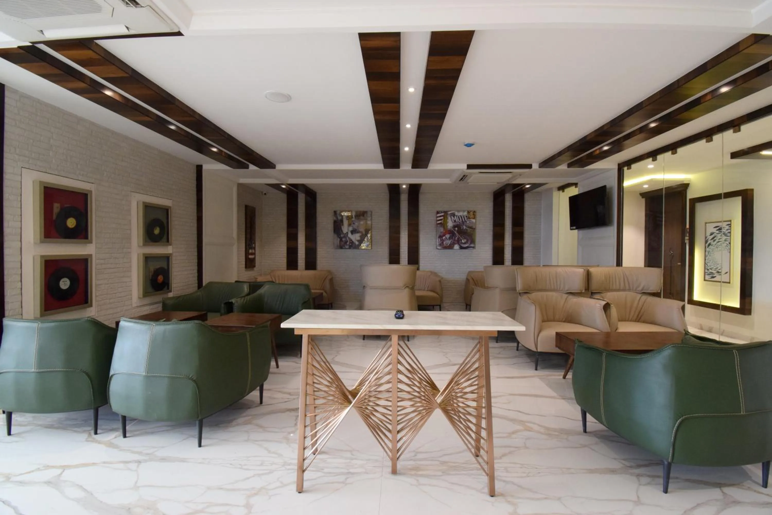 Seating area in Hotel 18 Keys