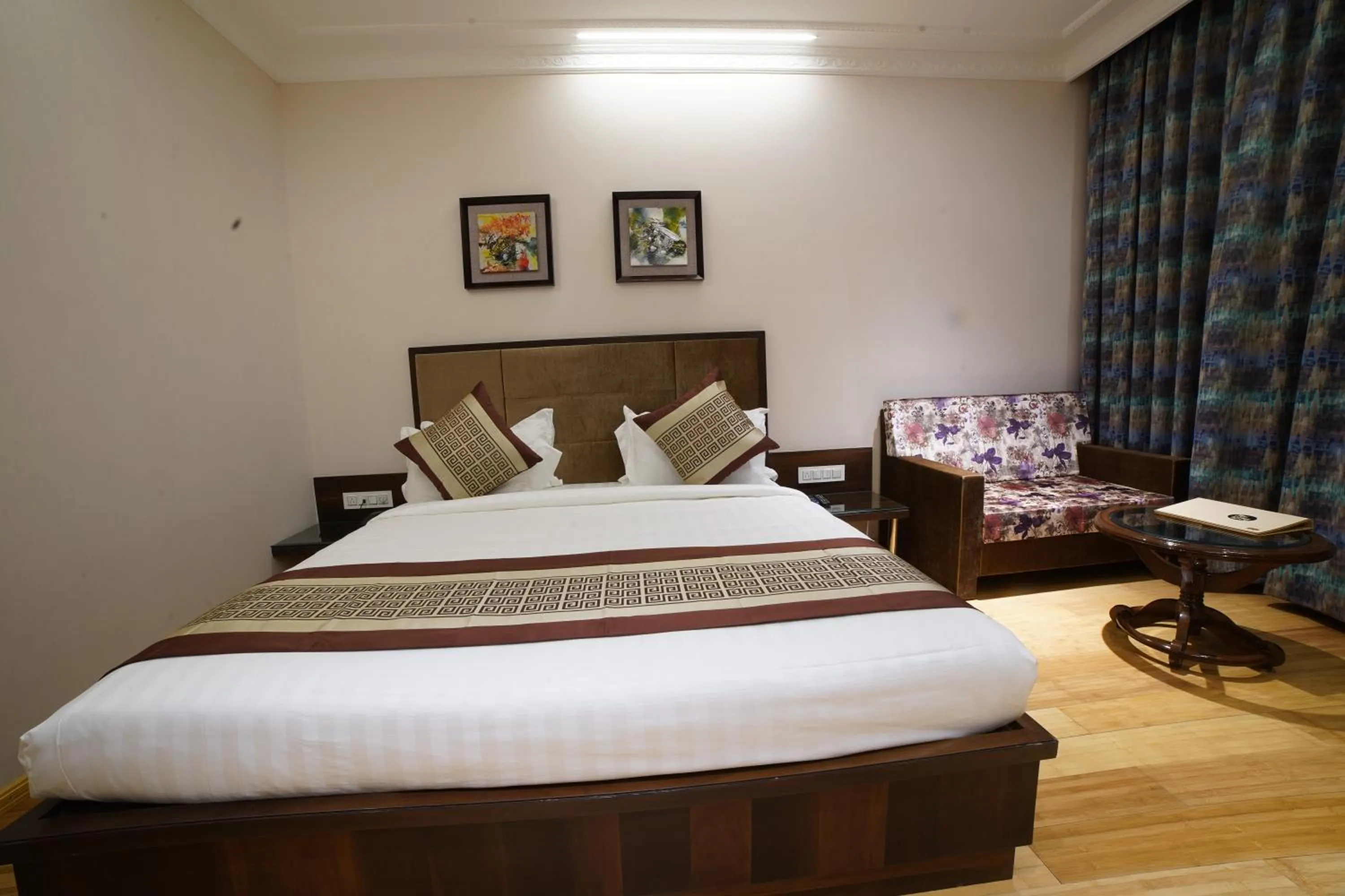 Photo of the whole room in Hotel 18 Keys