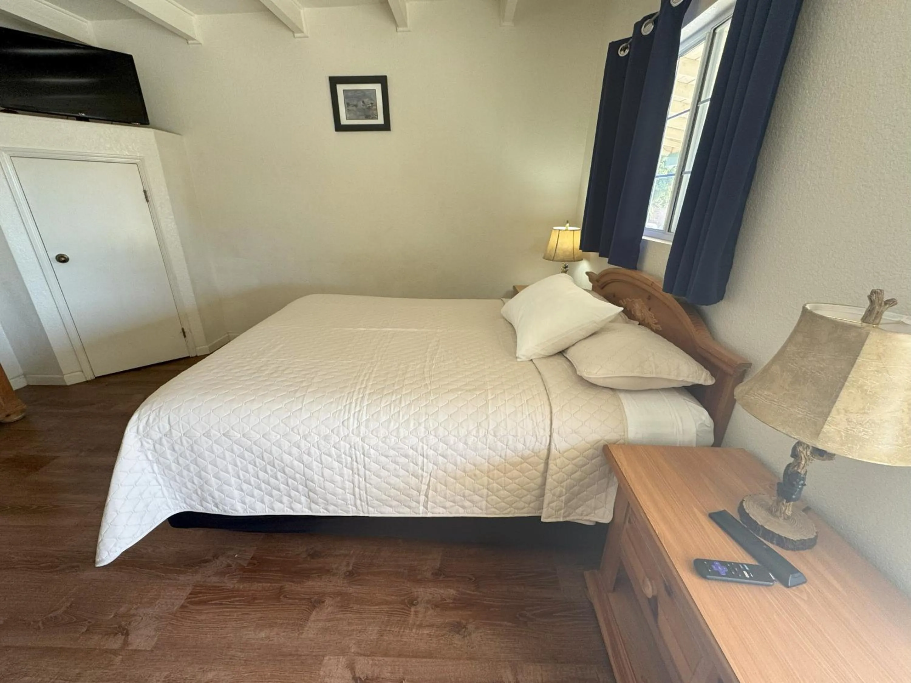 Bed in Barewood Inn & Suites