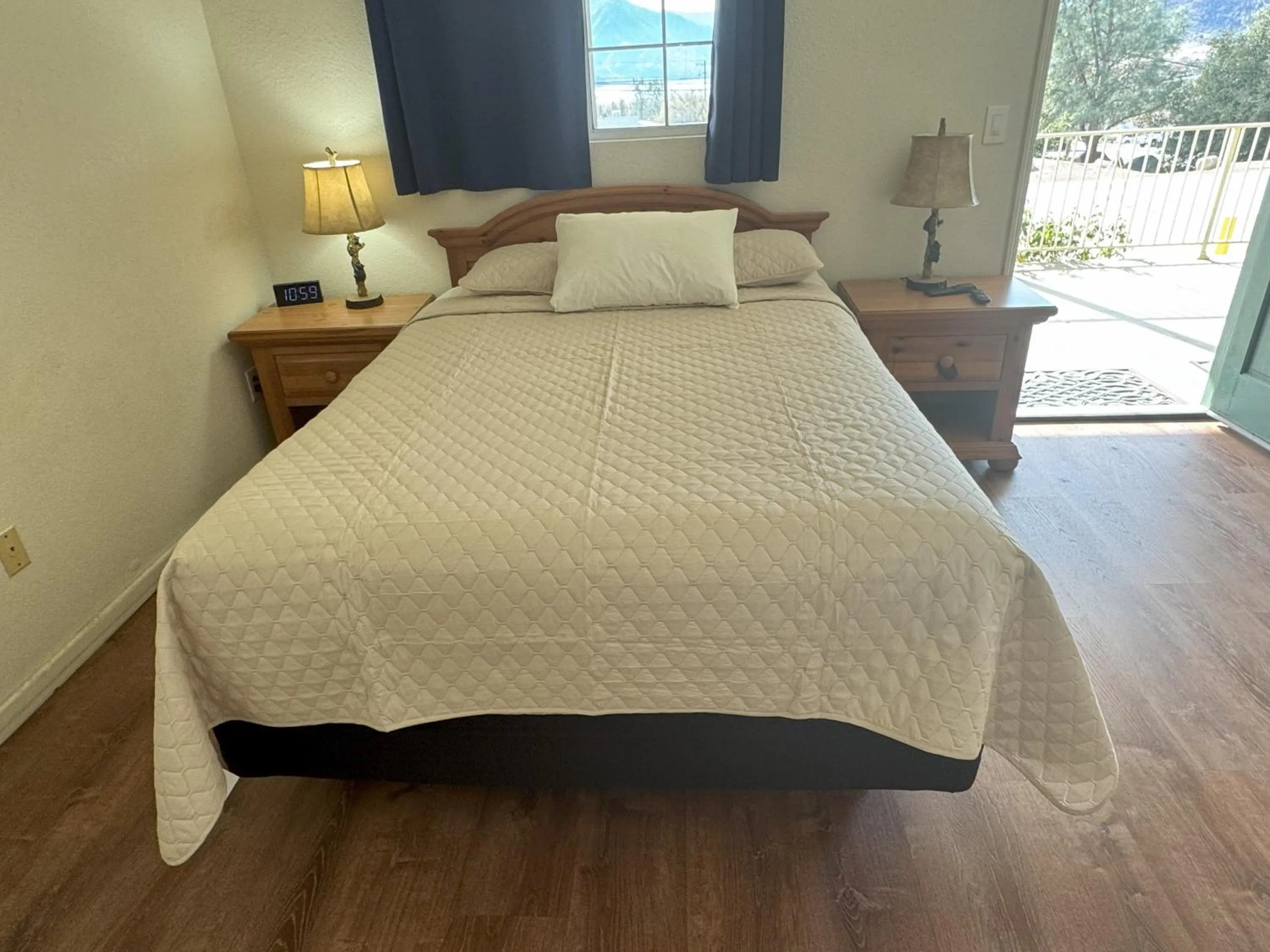 Bedroom, Bed in Barewood Inn & Suites