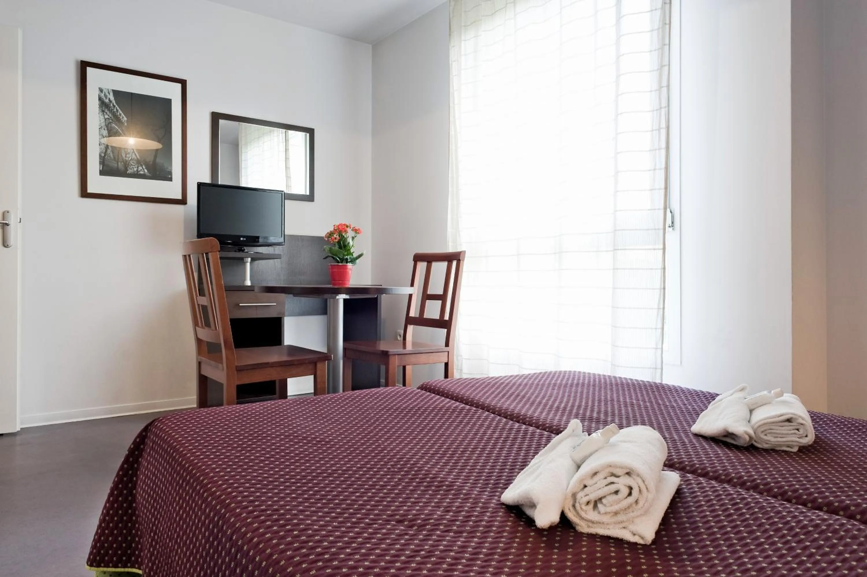 Bedroom, Bed in Residhotel Les Hauts d'Andilly