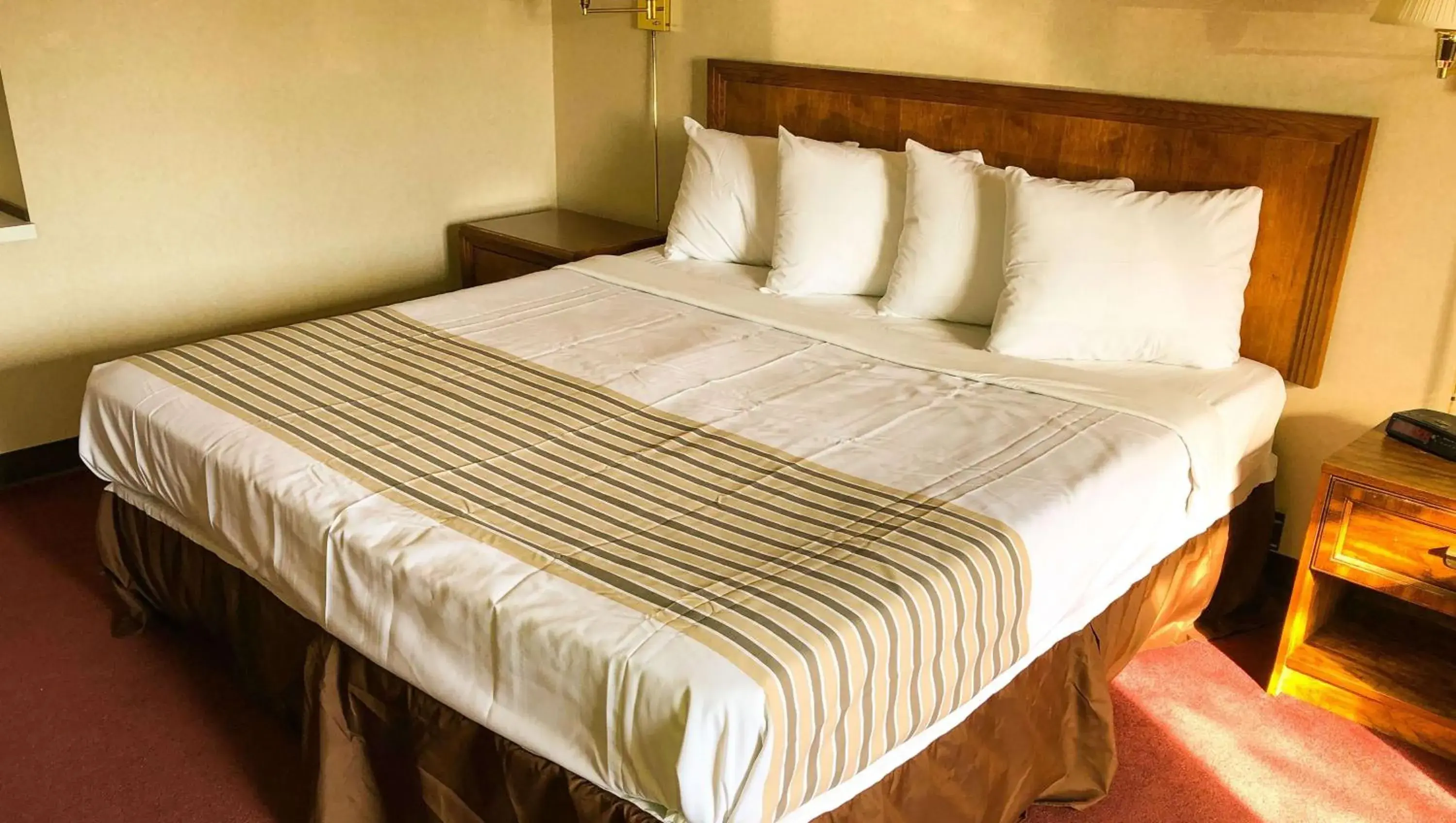 Photo of the whole room in Magnuson Hotel Dixon Photo of the whole room in Magnuson Hotel Dixon