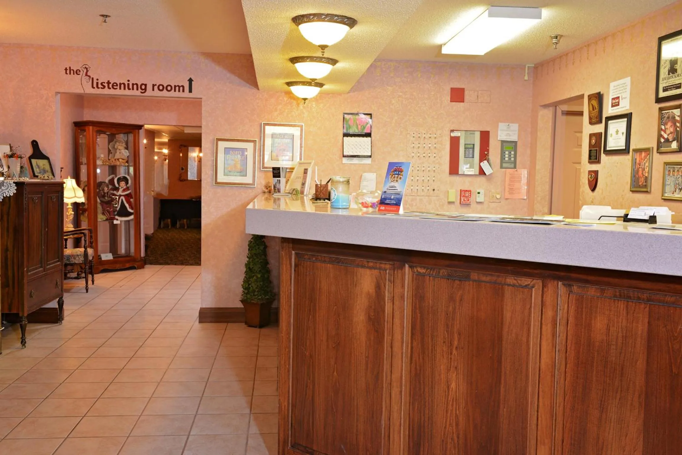 Lobby or reception in OurGuest Inn & Suites Downtown Port Clinton