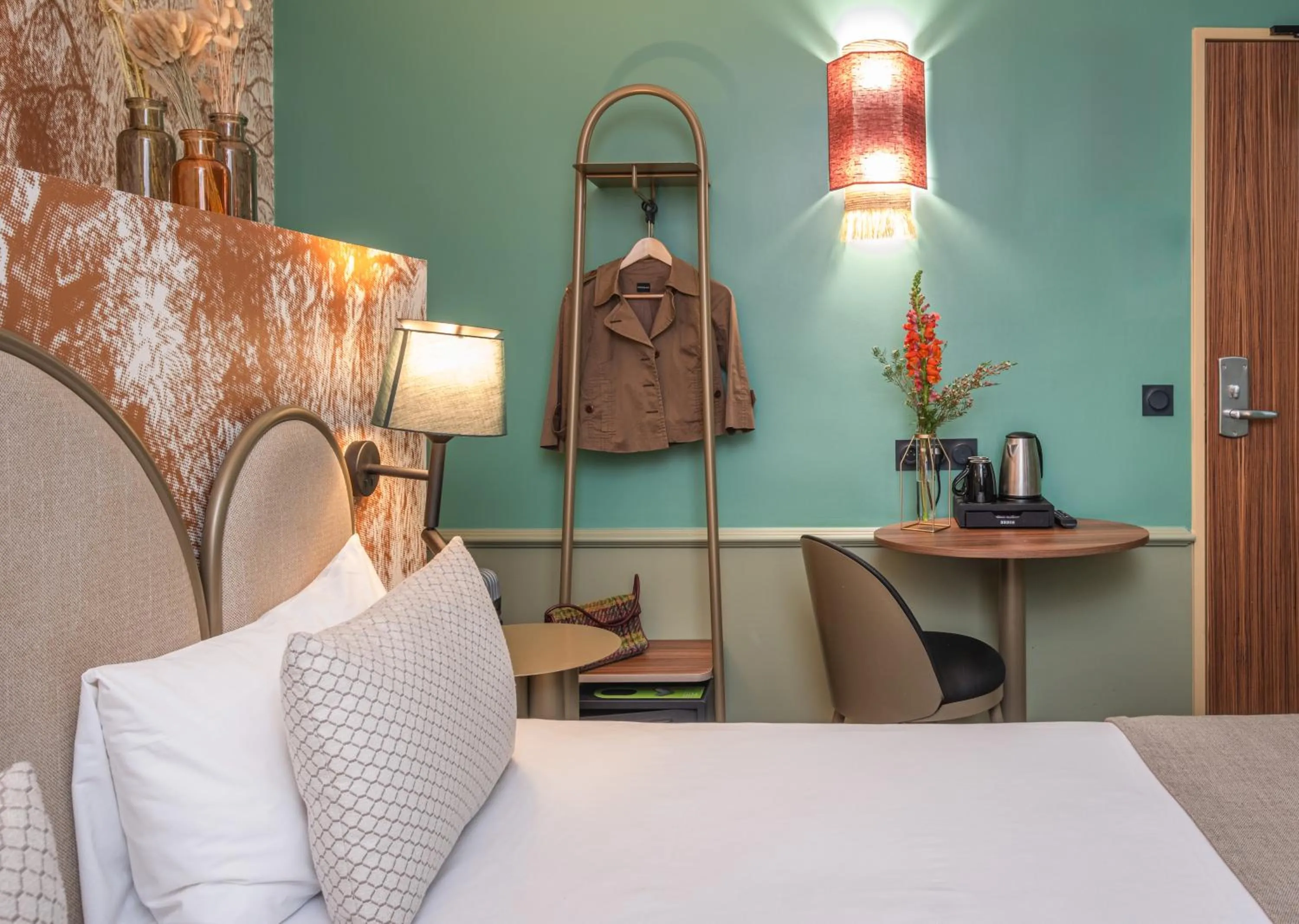 Bedroom, Bed in Avalon Hotel