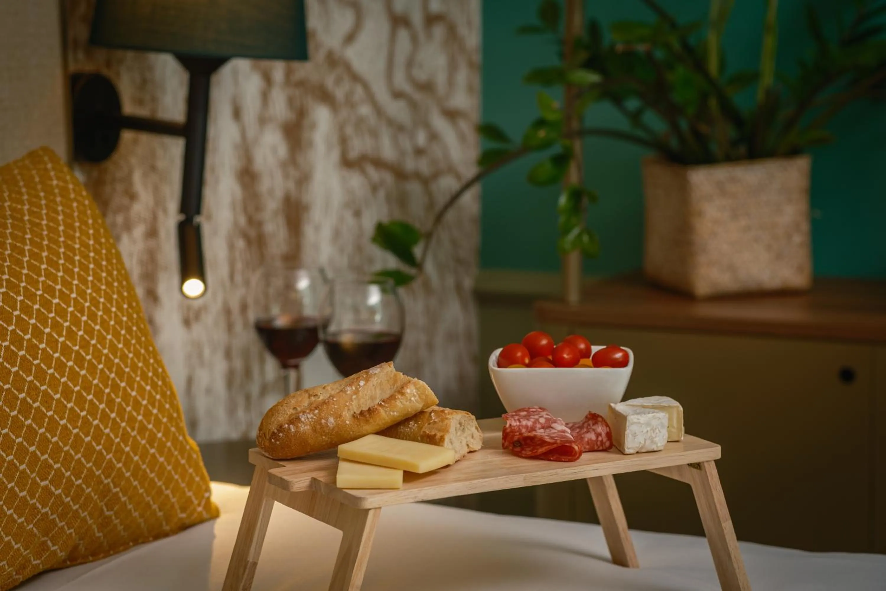 Food and drinks in Avalon Hotel