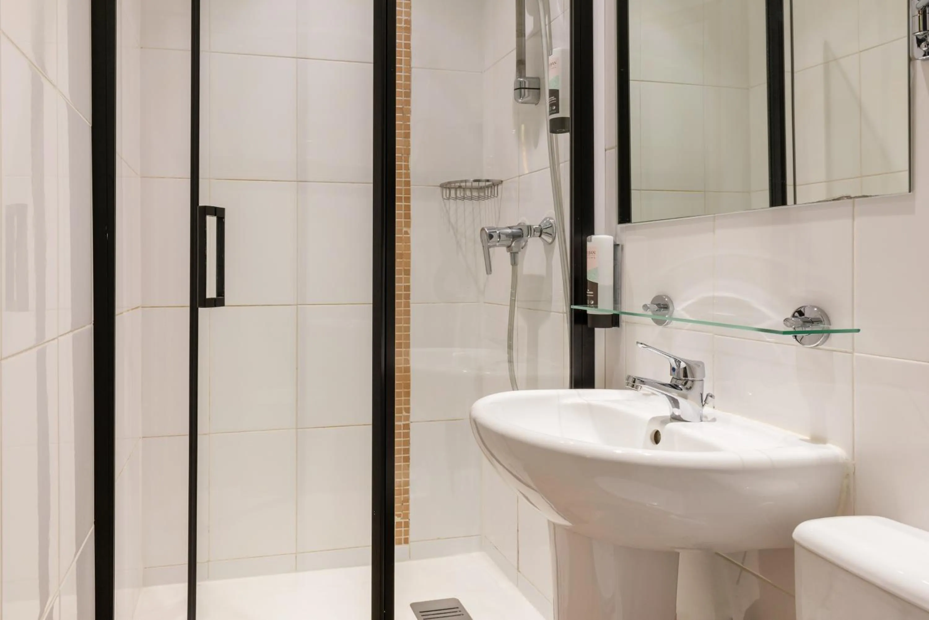 Bathroom in Hotel Avalon Paris