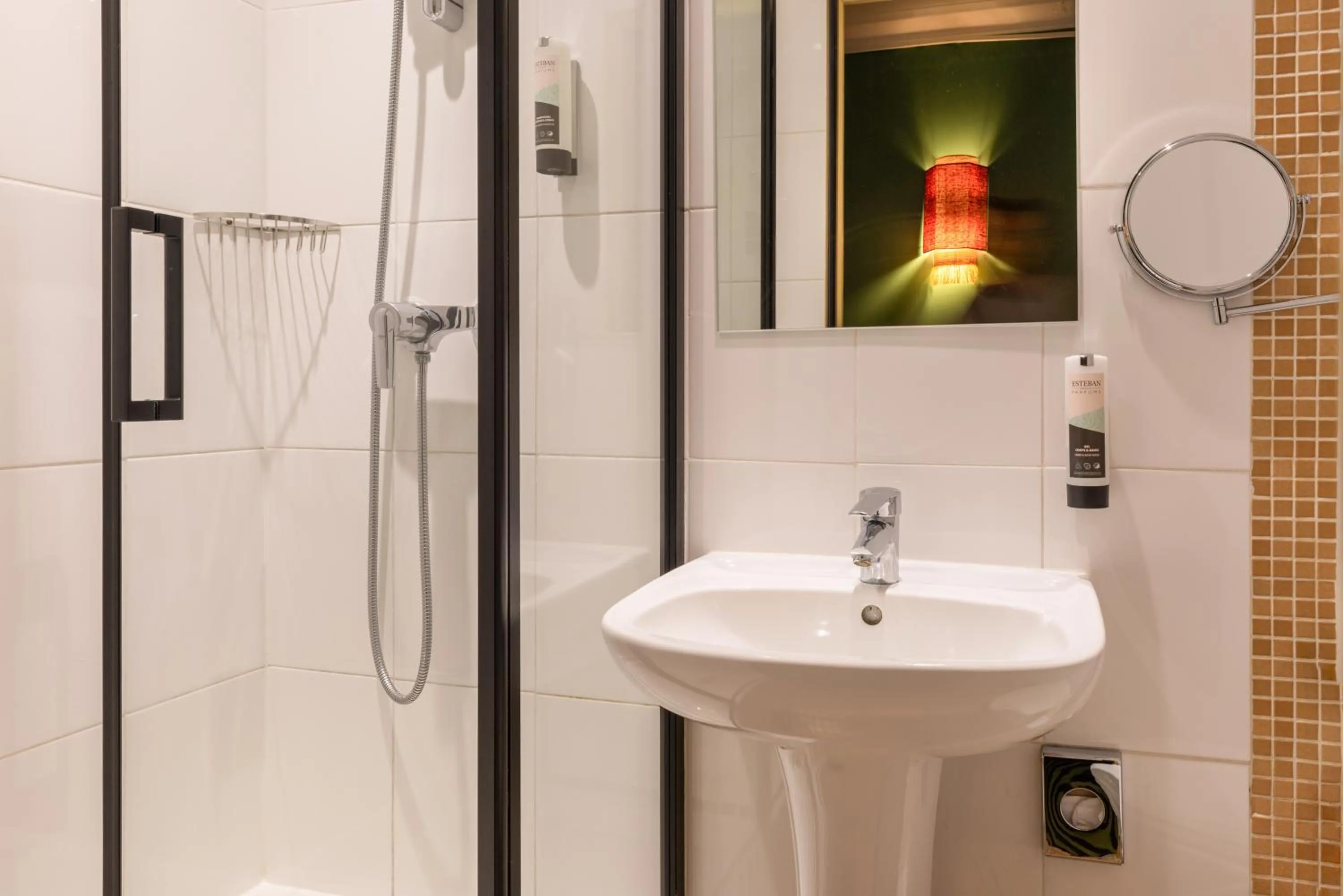 Bathroom in Hotel Avalon Paris