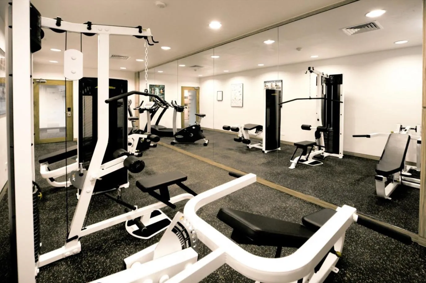 Fitness centre/facilities in Avalon Hotel
