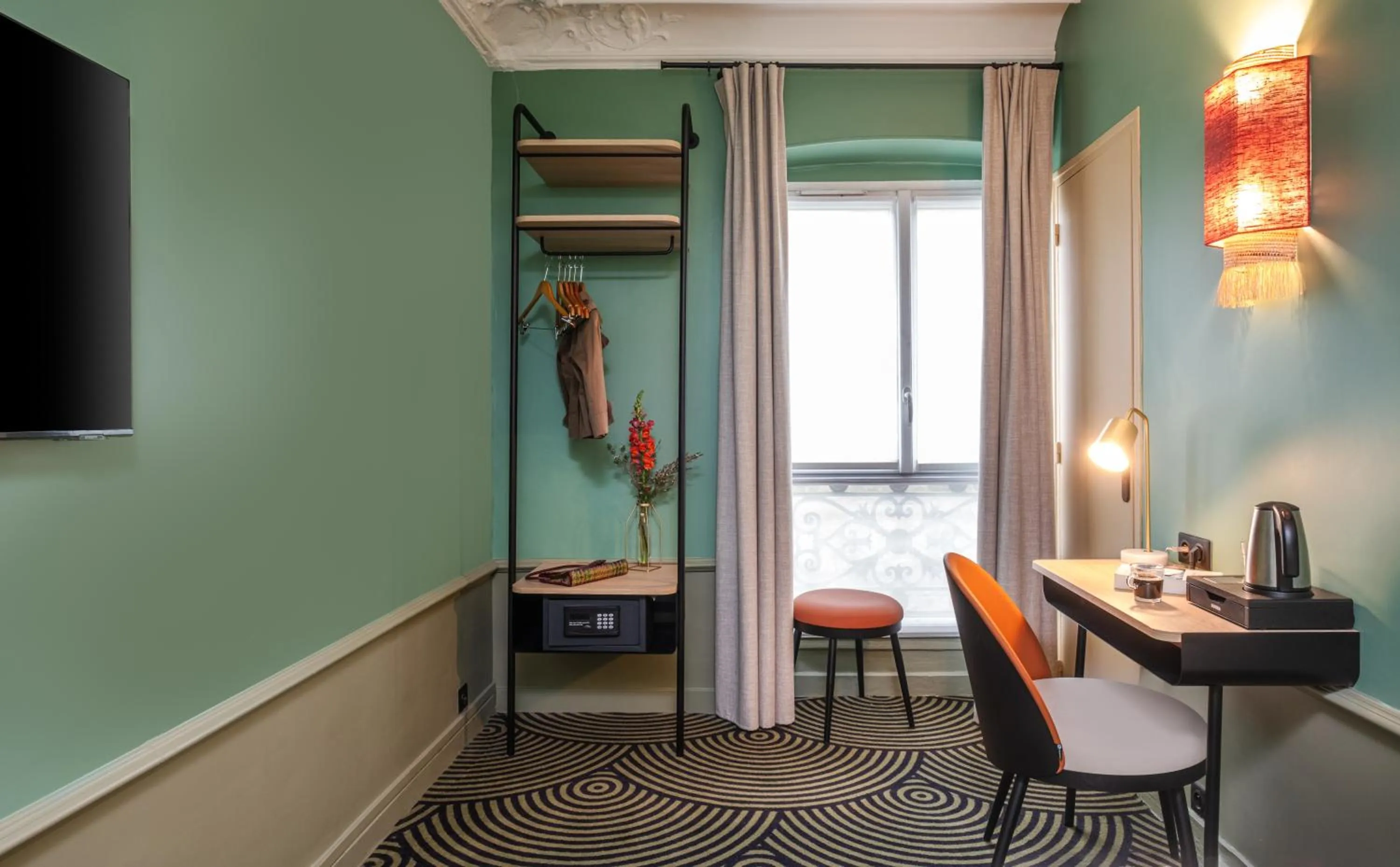 Bedroom in Avalon Hotel