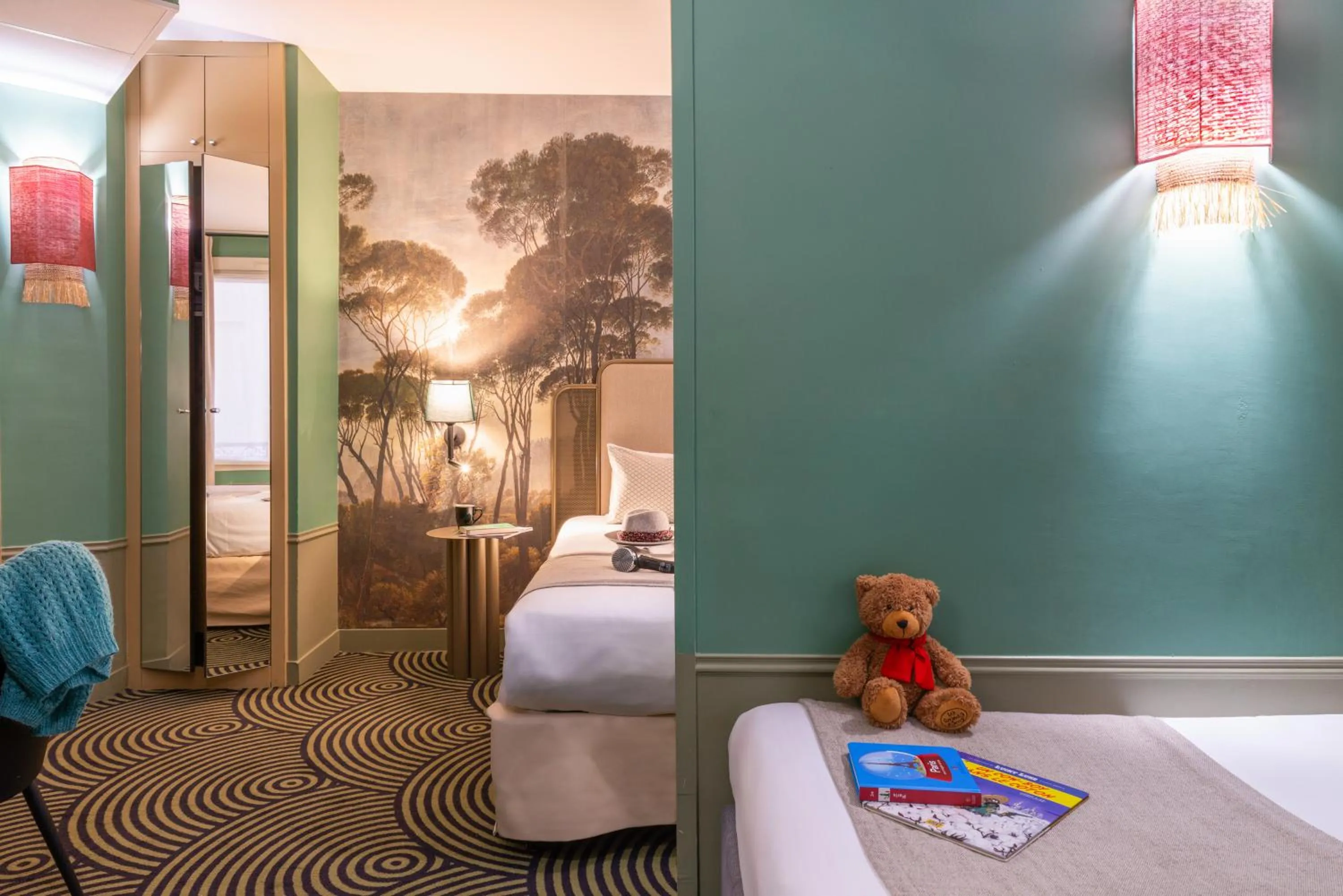 Bed in Hotel Avalon Paris