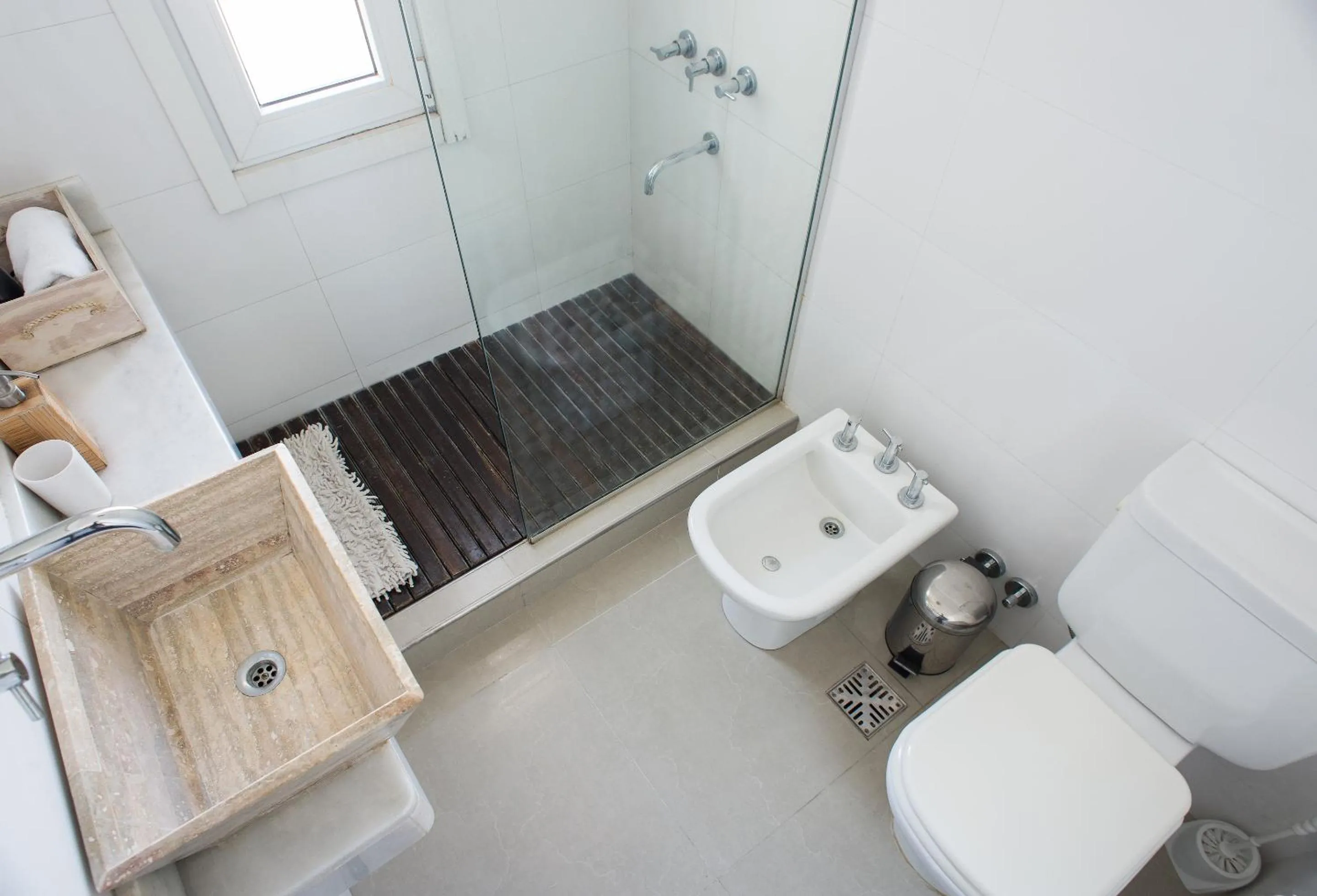 Shower in 457 Gascon