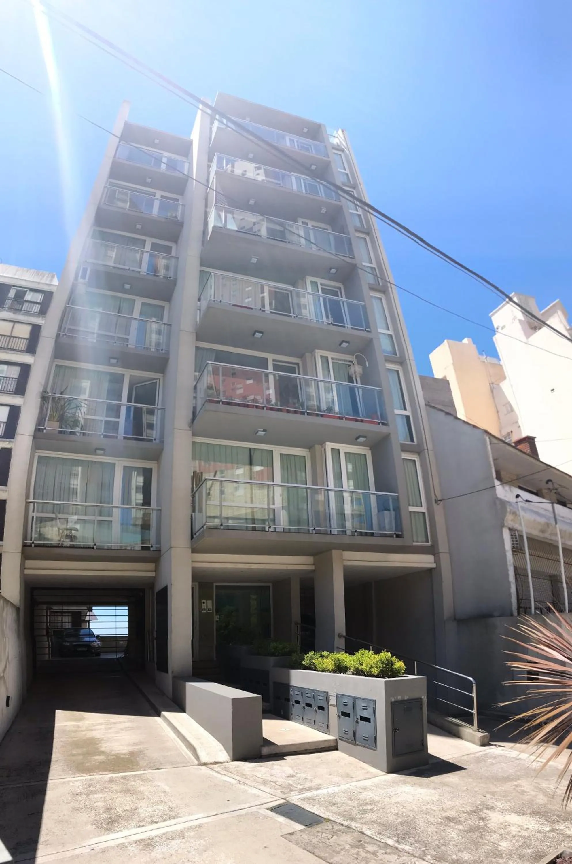 Facade/entrance in 457 Gascon