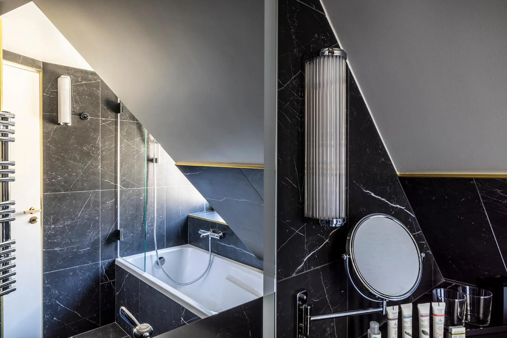 Bathroom in Hotel Louis II