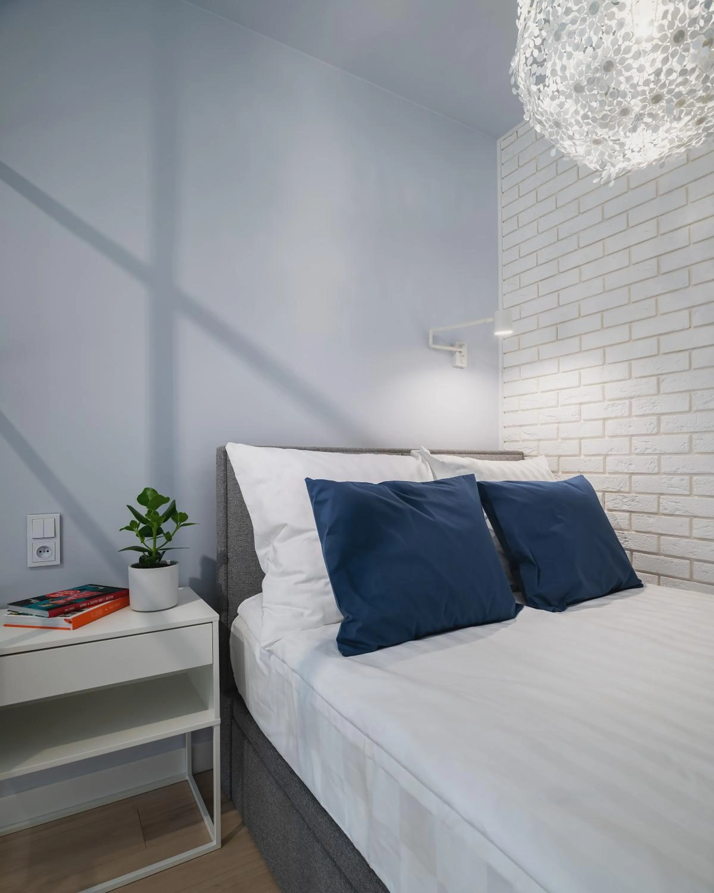 Bed in YourSecondFlat Grzybowska