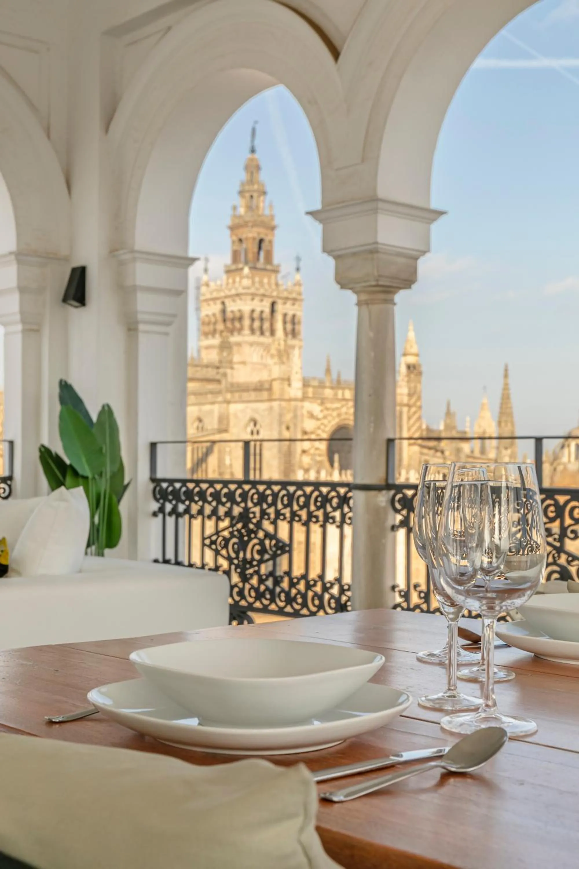 ISG Apartments The most Exclusive apartment in Sevillaparking