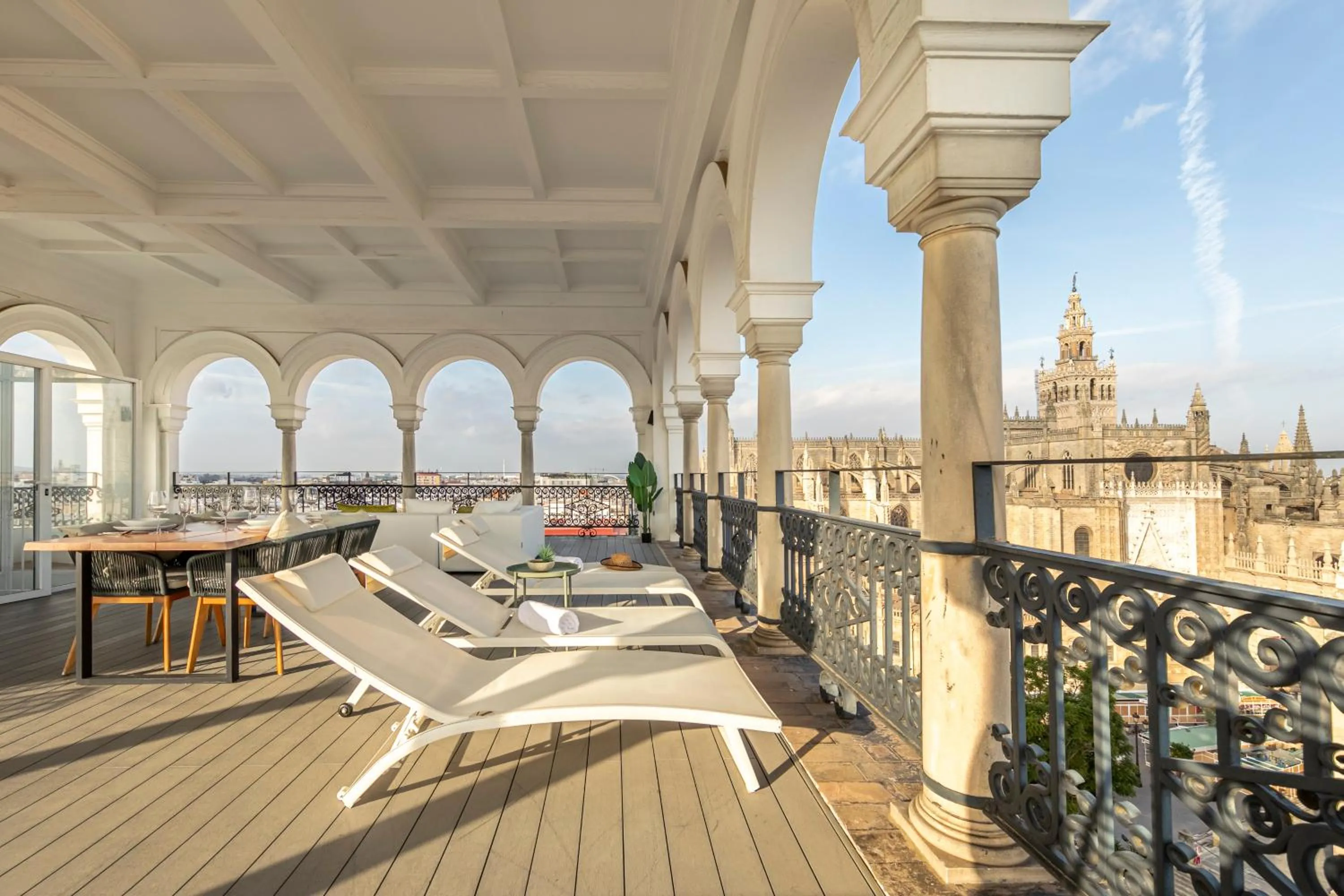 ISG Apartments The most Exclusive apartment in Sevillaparking