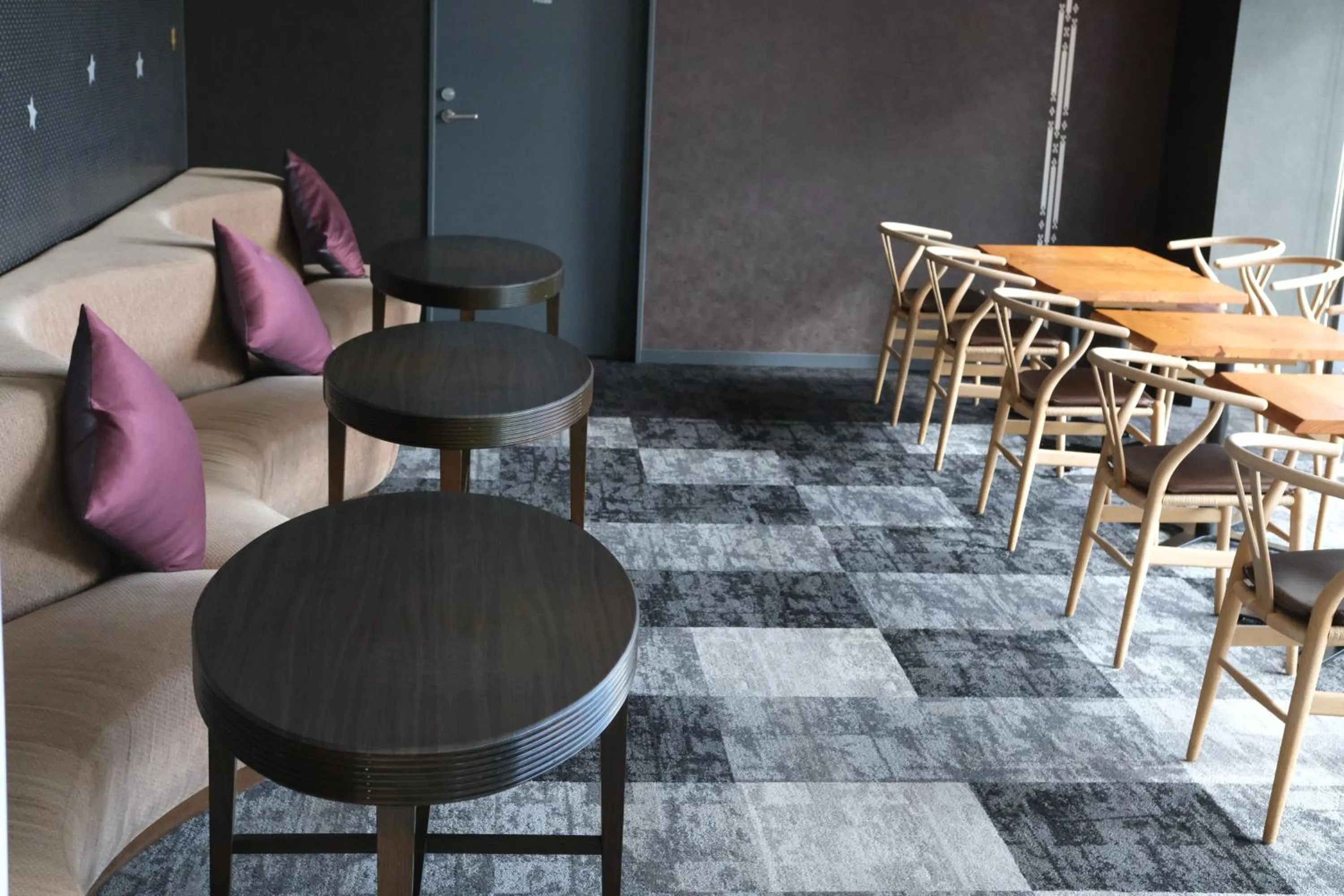 Lounge or bar in Naha Tokyu REI Hotel