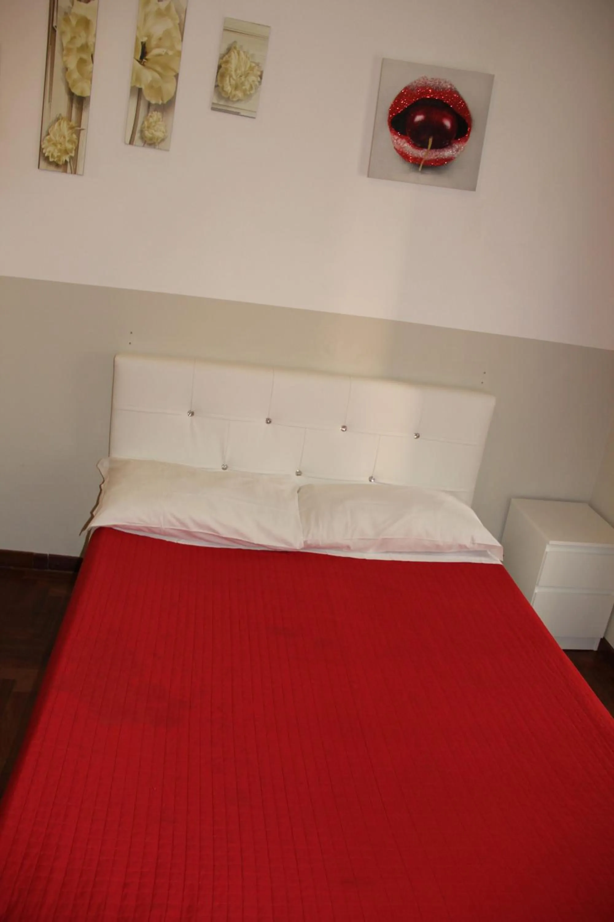 Bed in Domus Vatican Holiday's