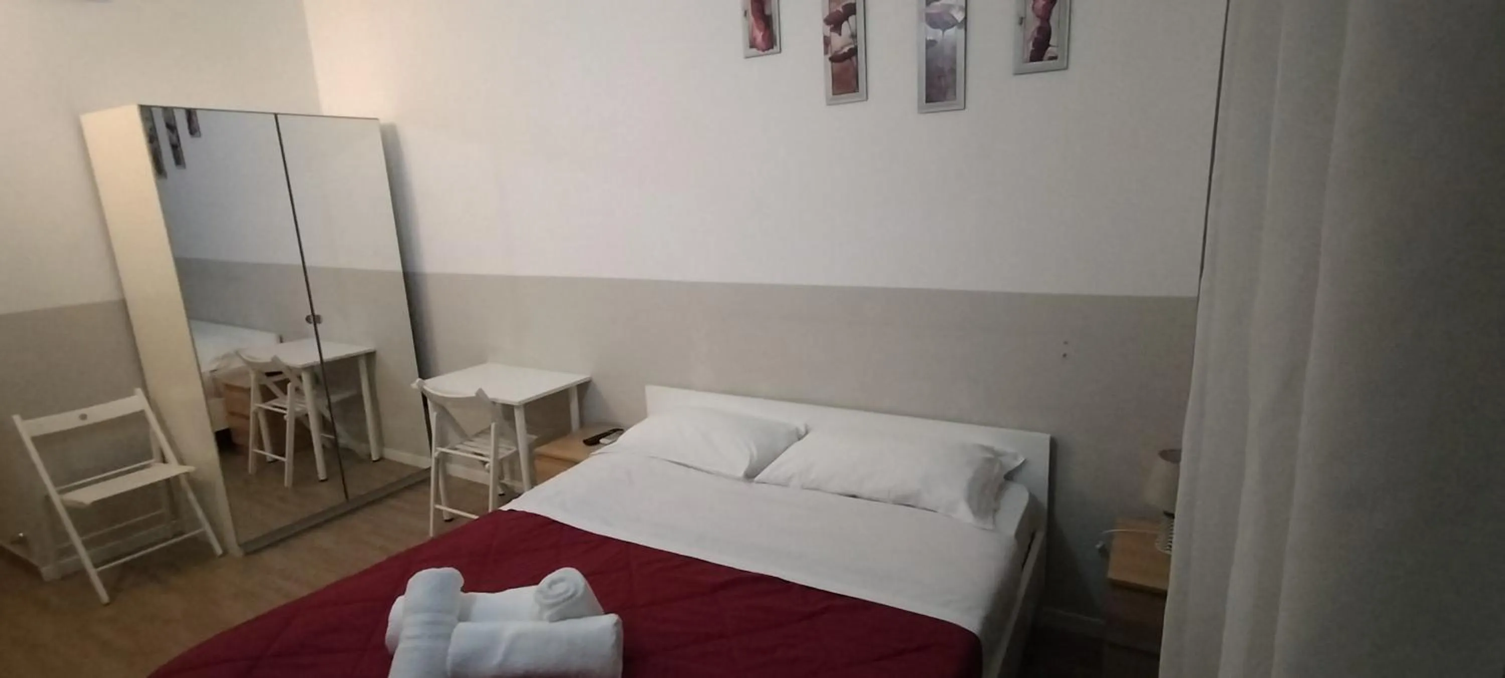 Bed in Domus Vatican Holiday's