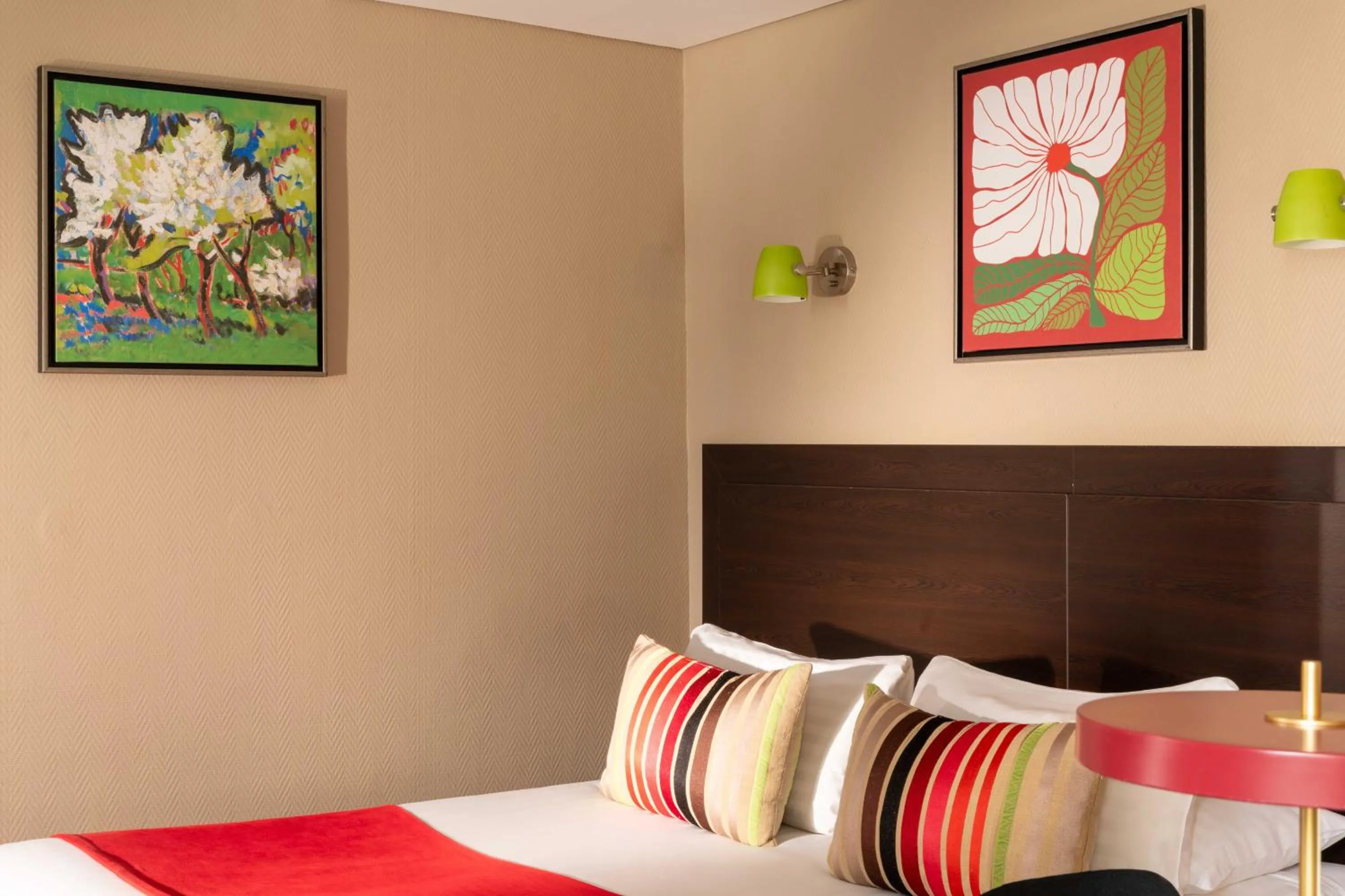 Bedroom, Bed in Chatillon Paris Montparnasse