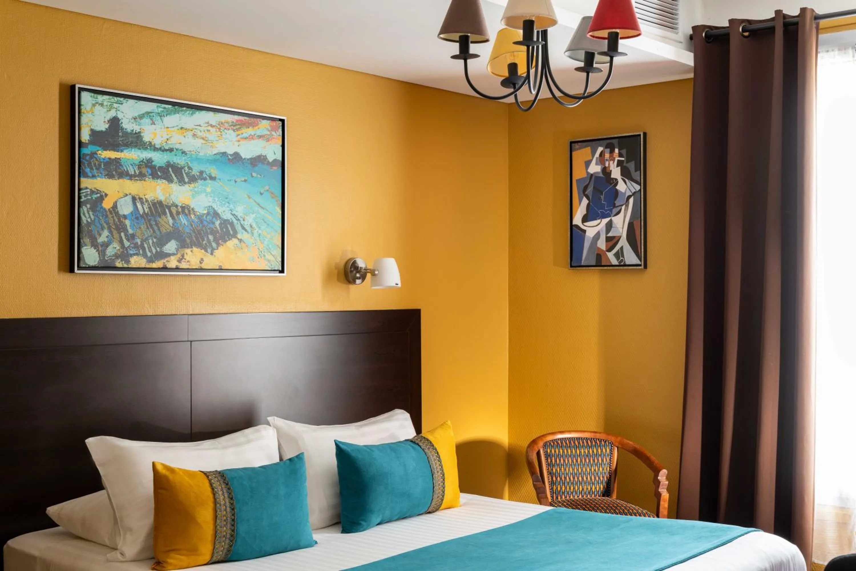 Bedroom, Bed in Chatillon Paris Montparnasse