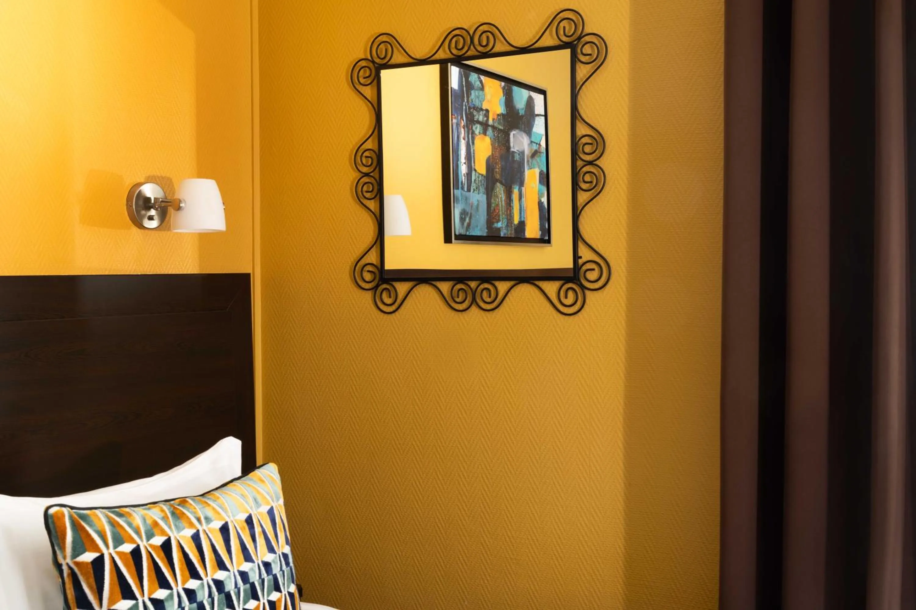 Bedroom in Chatillon Paris Montparnasse