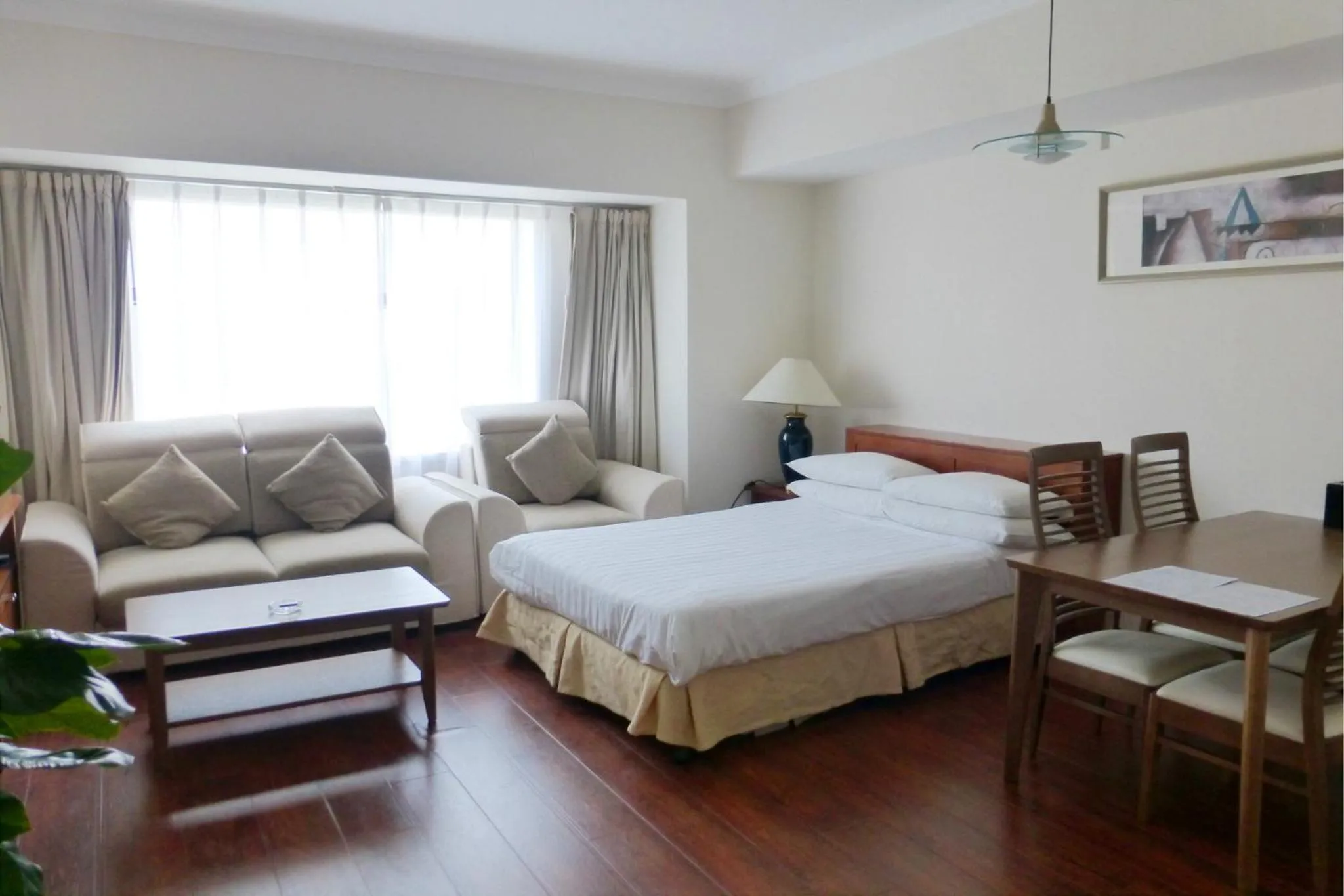 Living room, Bed in Ruishi Hotel Dalian