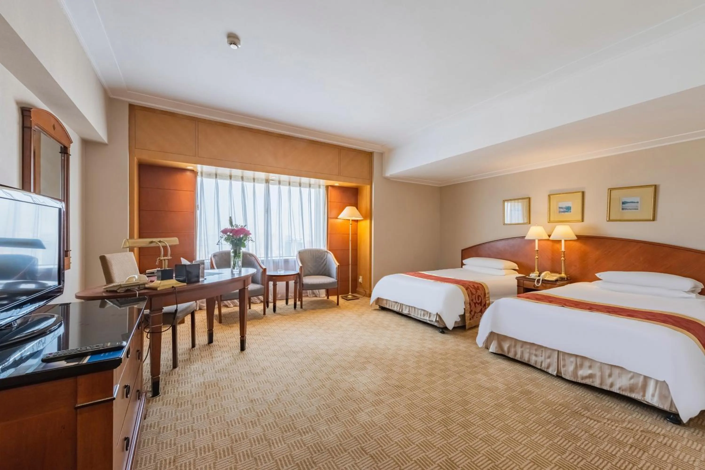 Photo of the whole room, Bed in Ruishi Hotel Dalian