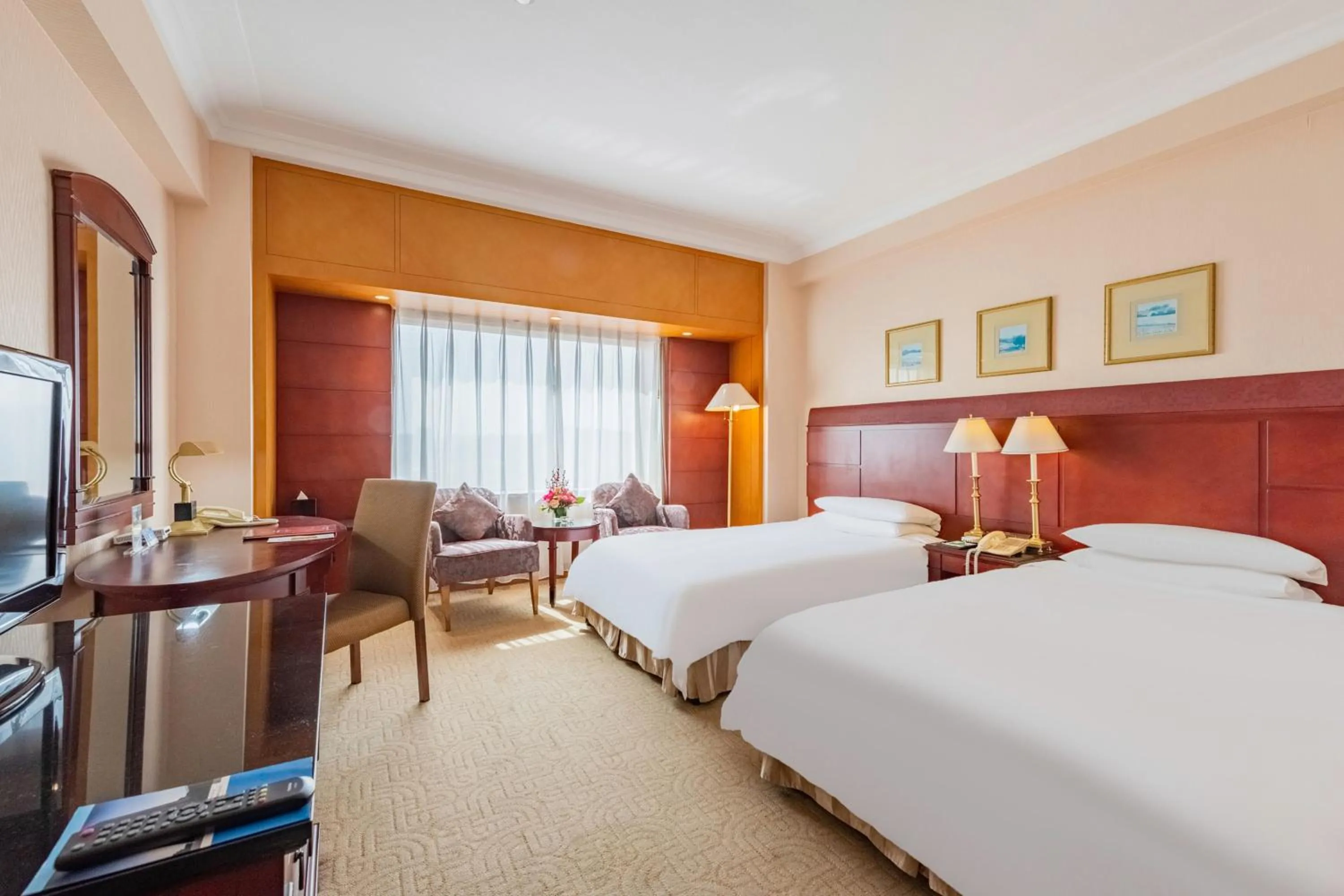 Photo of the whole room, Bed in Ruishi Hotel Dalian