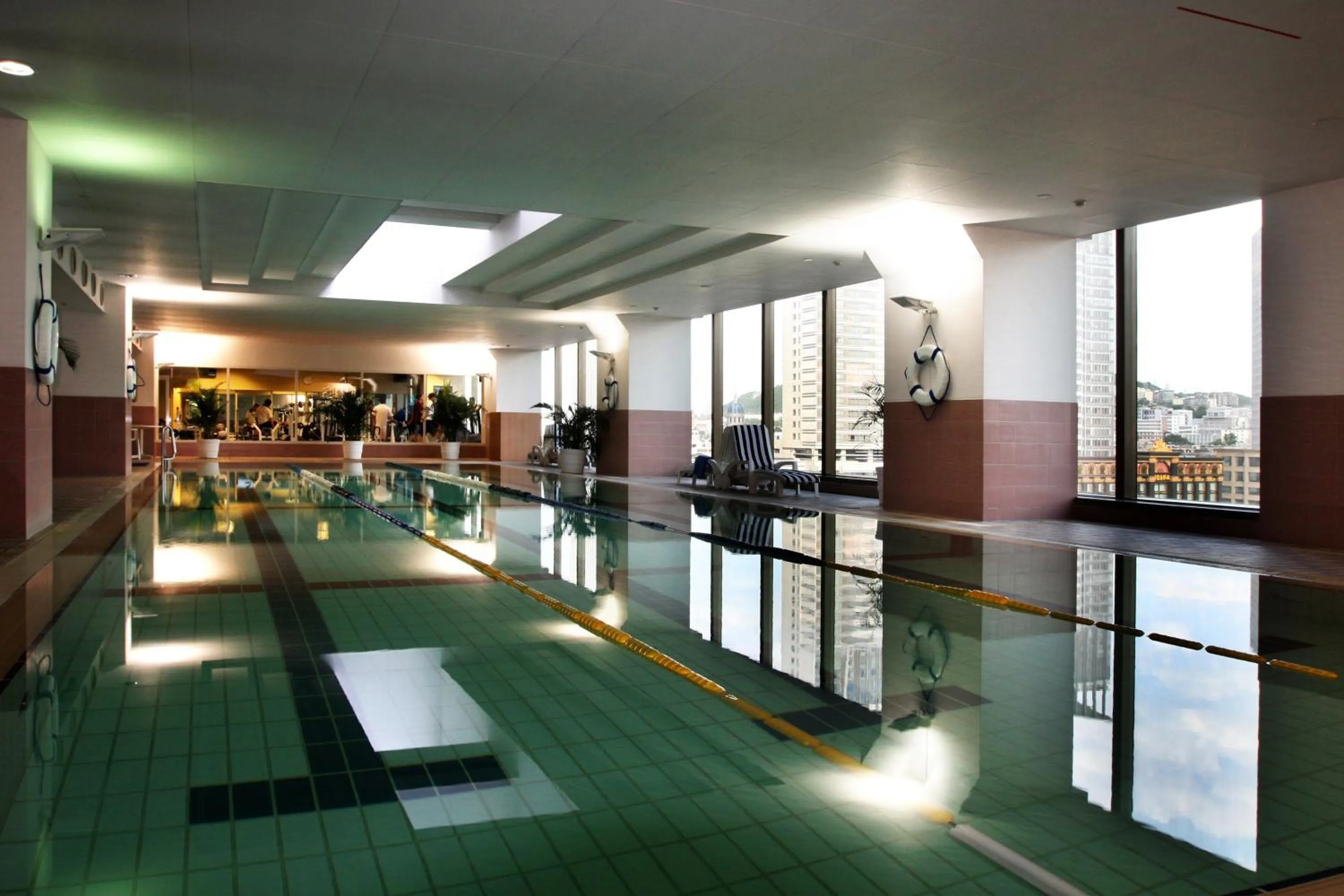 Swimming pool in Ruishi Hotel Dalian