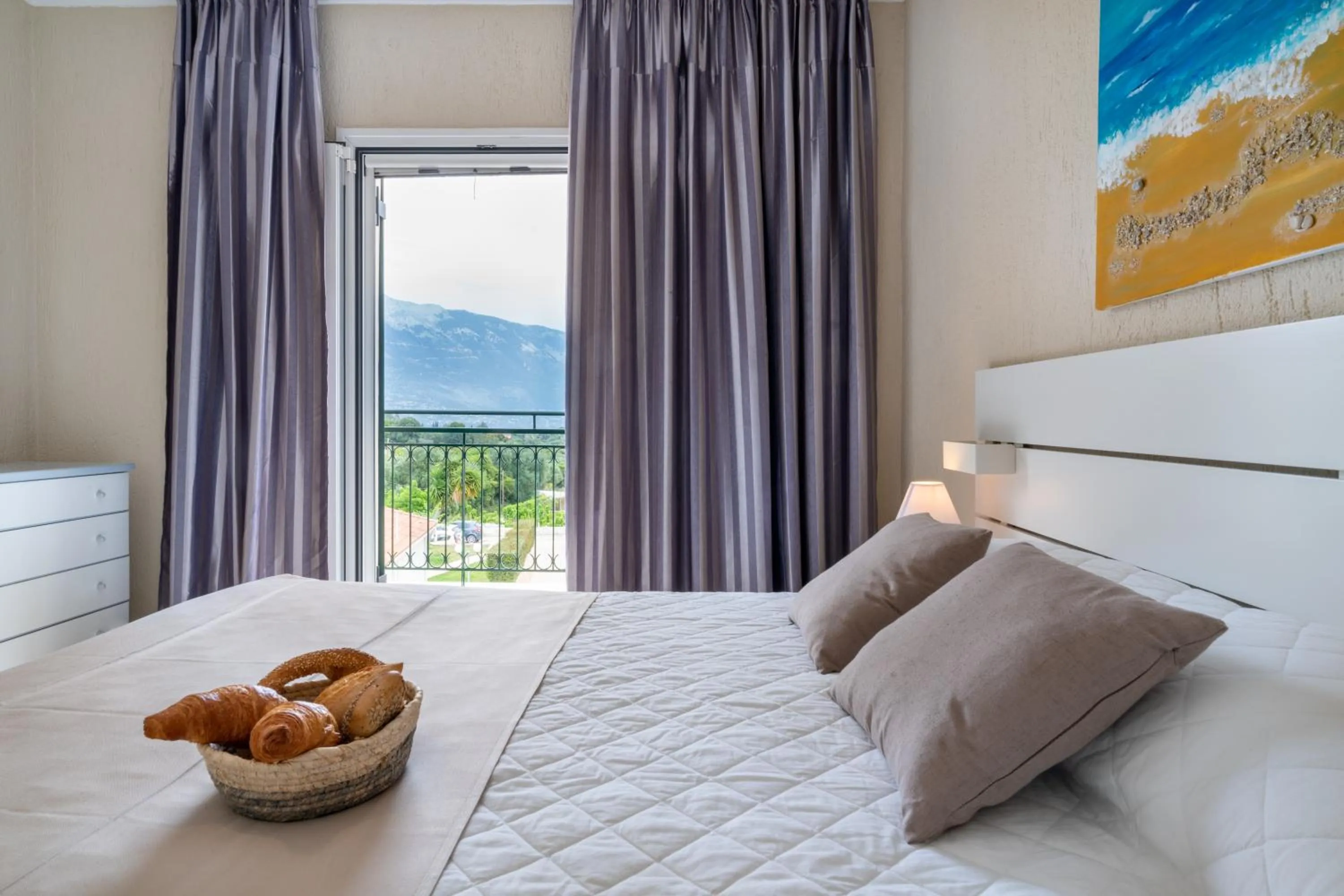 Mountain view, Bed in Residence Poseidon