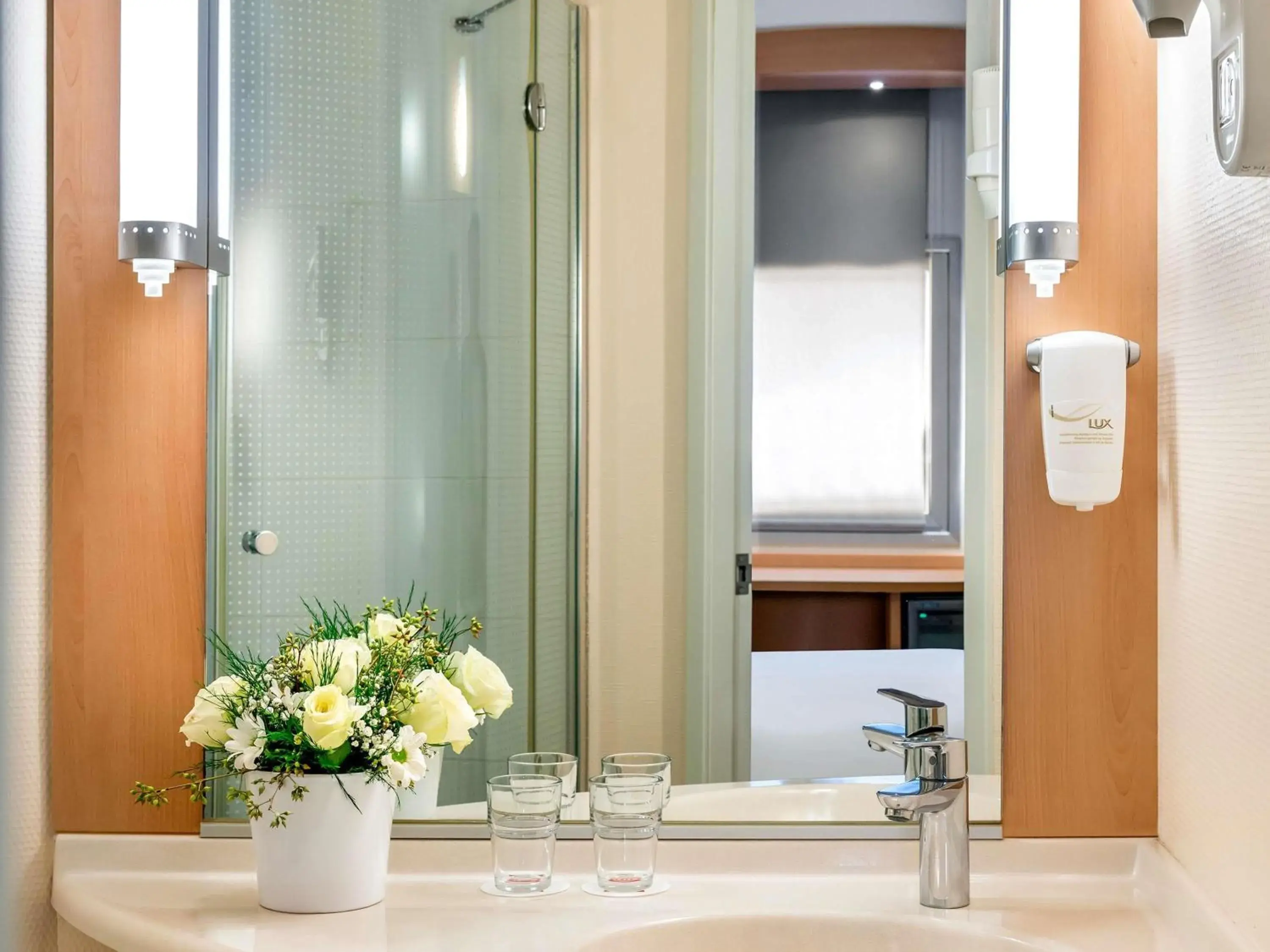 Bedroom in Ibis Izmir Alsancak Bedroom in Ibis Izmir Alsancak