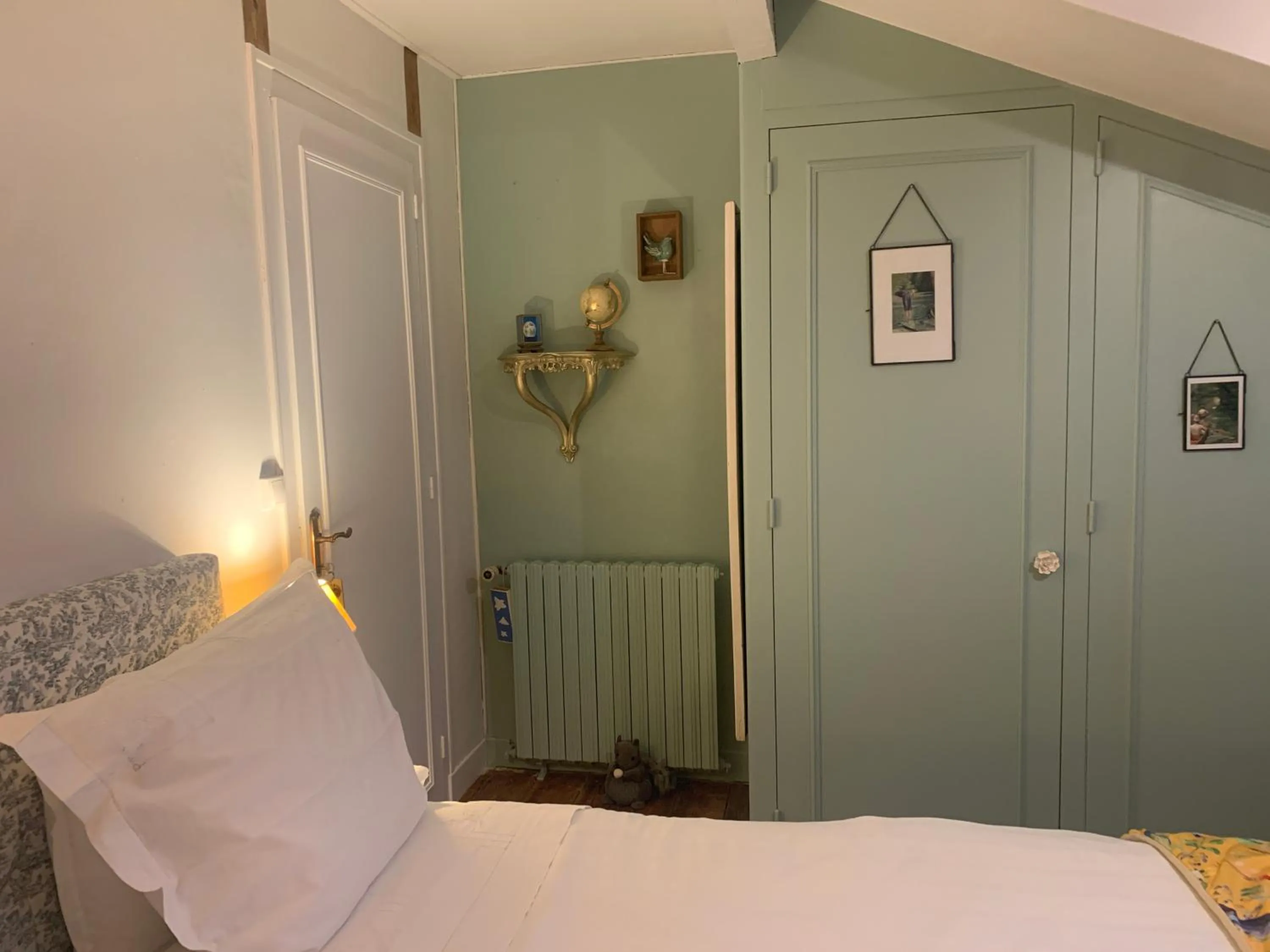 Photo of the whole room, Bed in La Croix Blanche