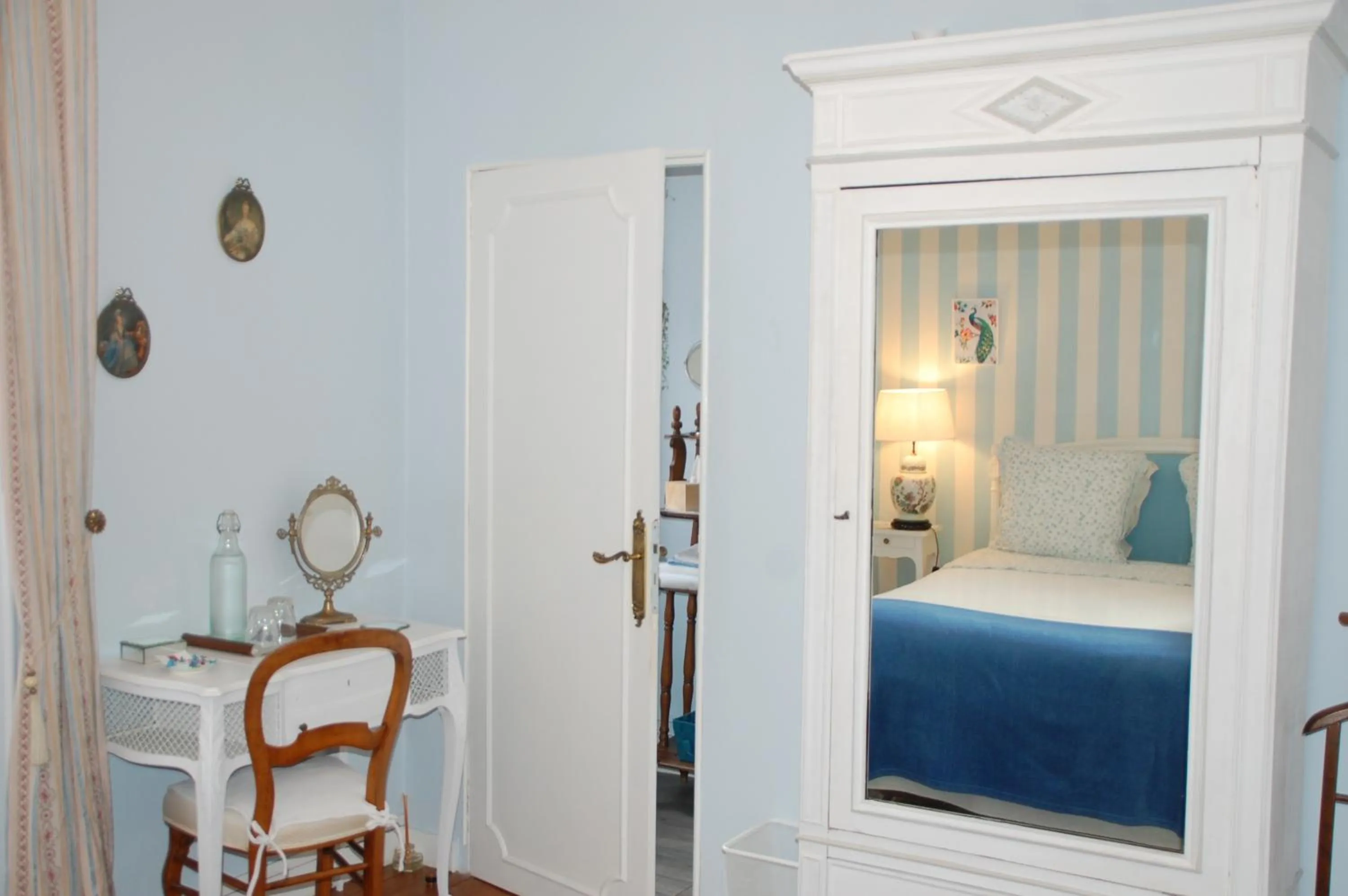 Photo of the whole room, Bed in La Croix Blanche