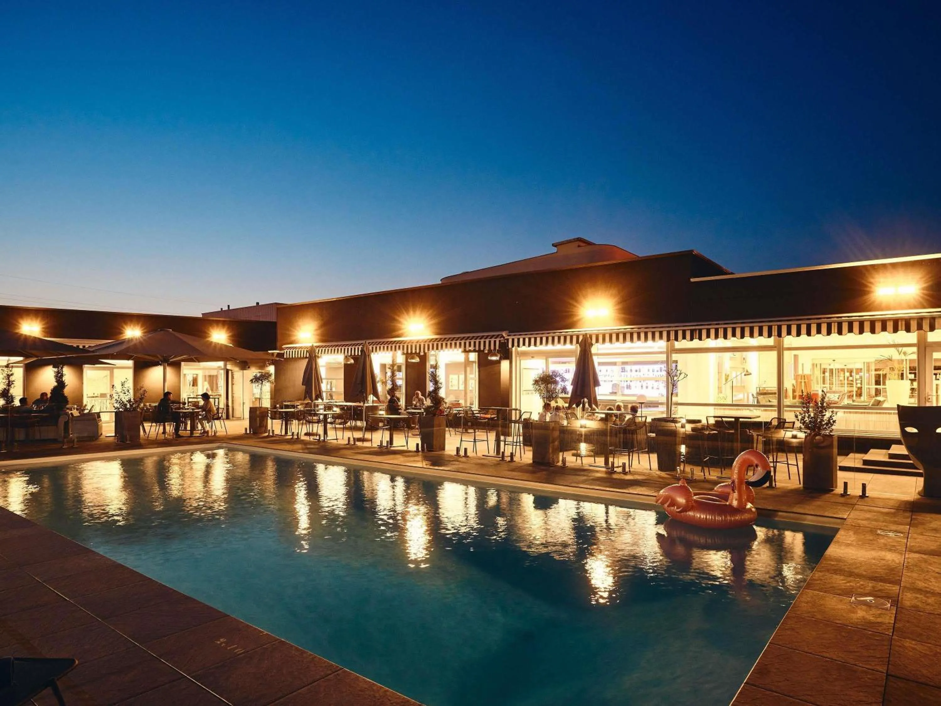 Restaurant/places to eat in Novotel Reims Tinqueux