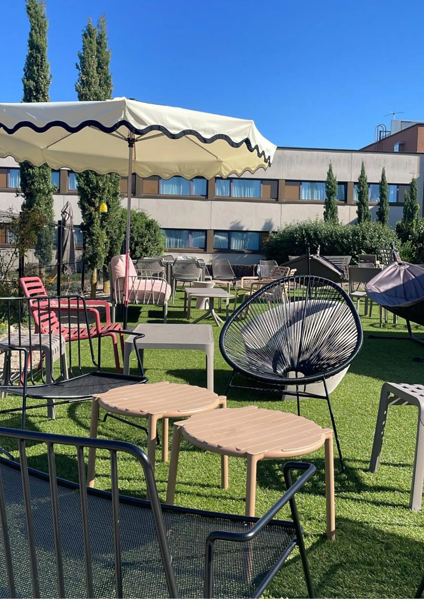 Swimming pool in Novotel Reims Tinqueux