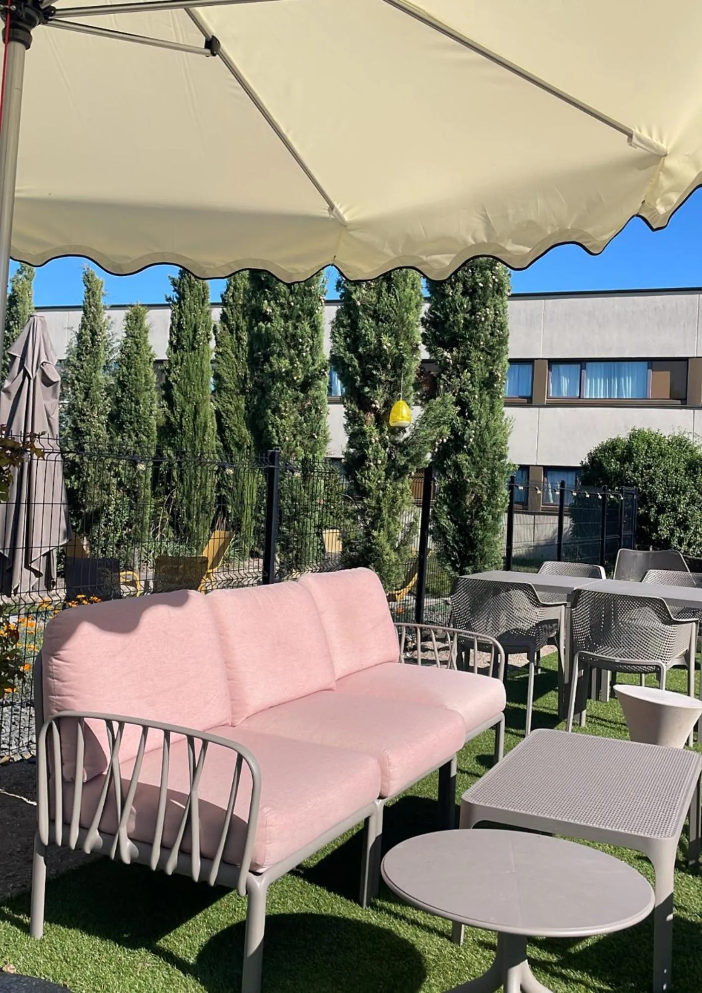 Swimming pool in Novotel Reims Tinqueux