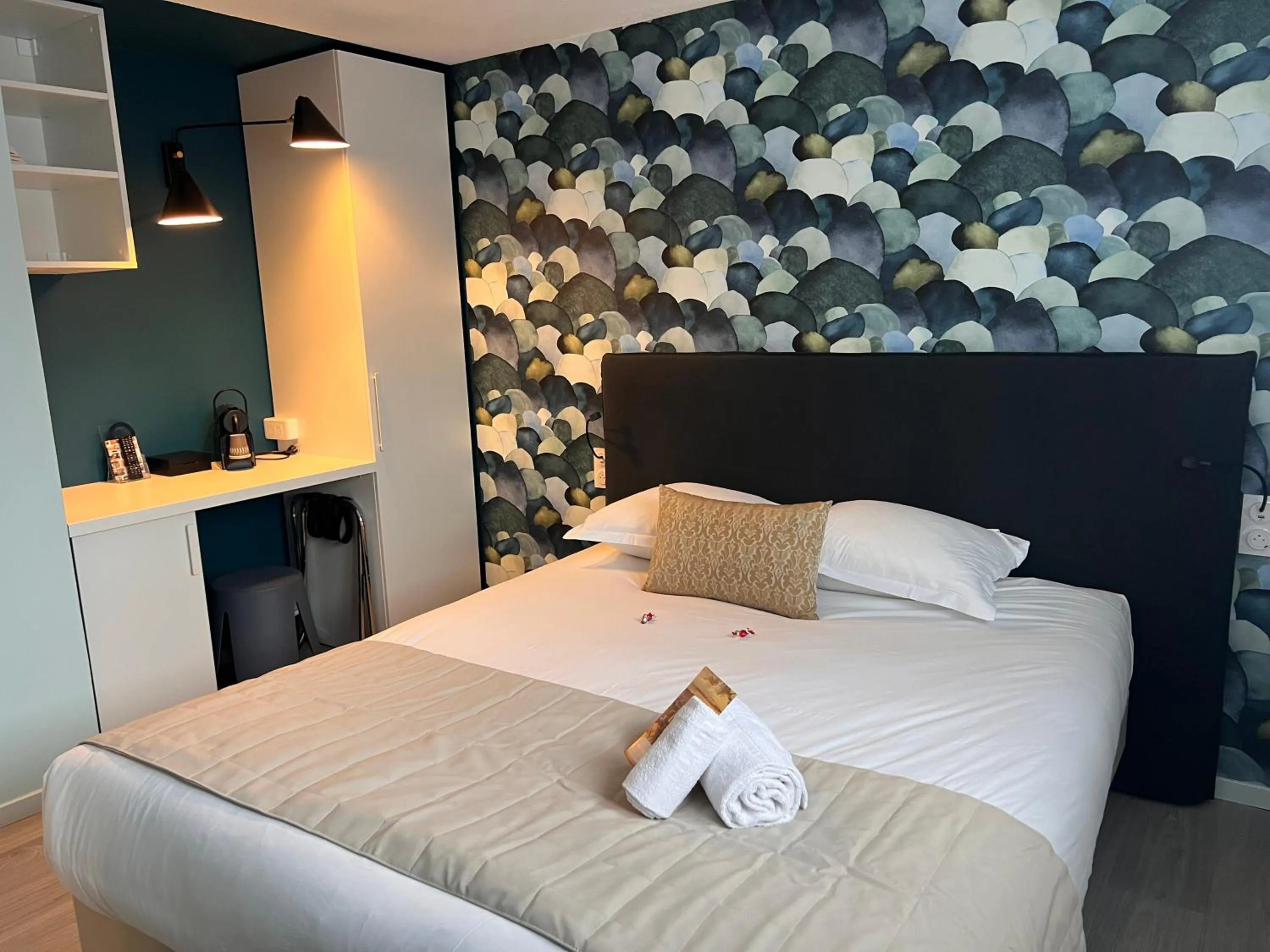 Bed in Hotel Arc-En-Ciel Colmar Contact Hotel