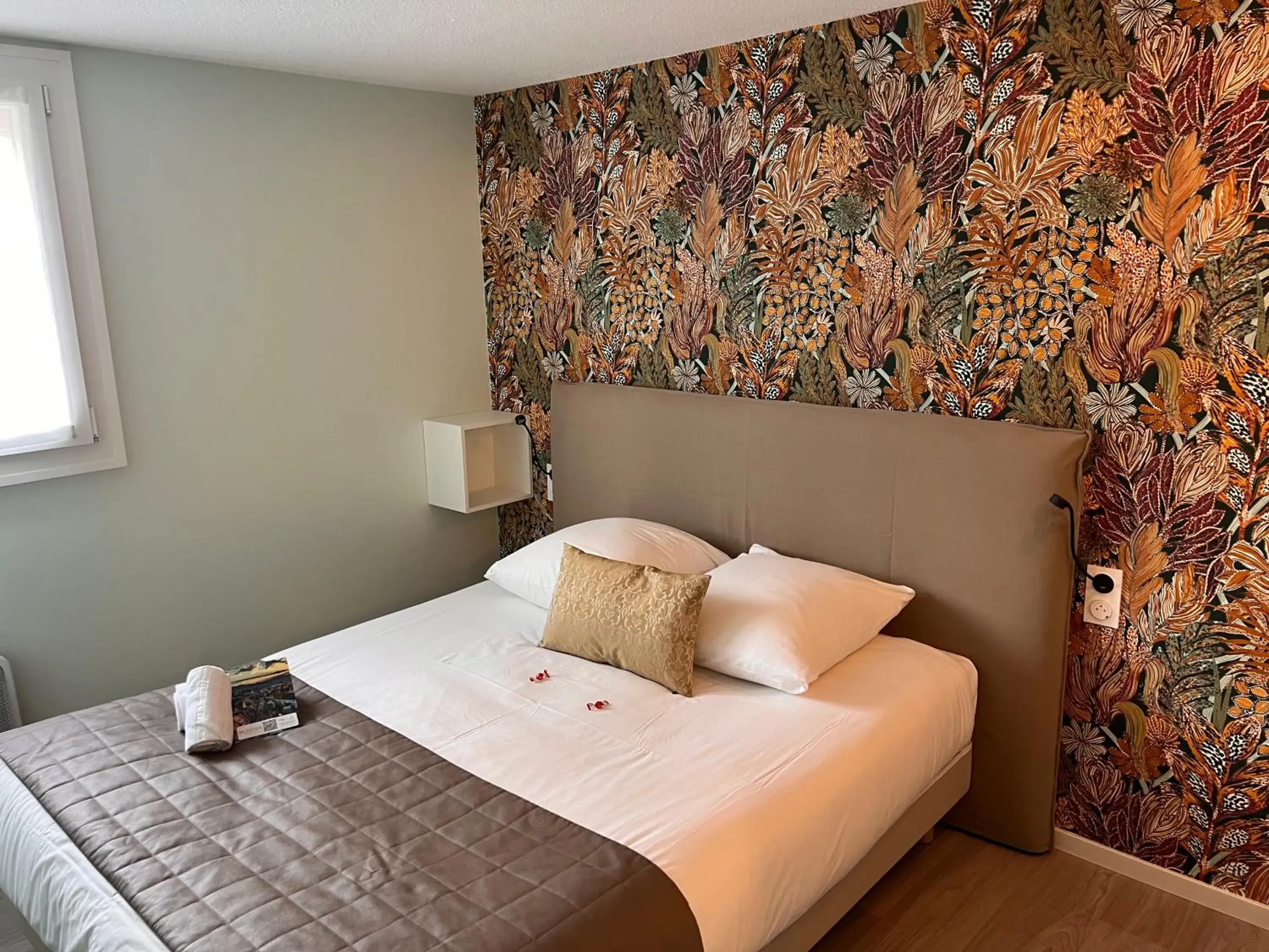 Bed in Hotel Arc-En-Ciel Colmar Contact Hotel Bed in Hotel Arc-En-Ciel Colmar Contact Hotel