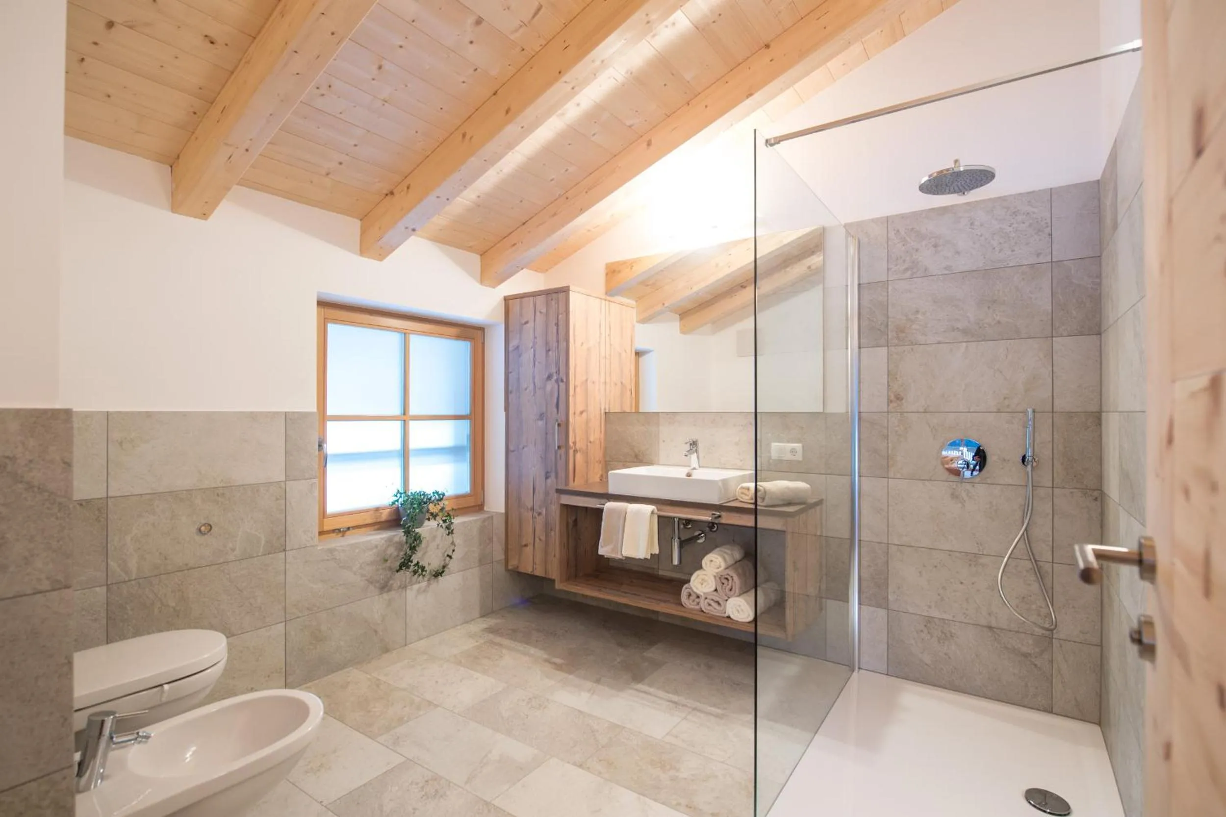 Shower in Unterkantiolerhof