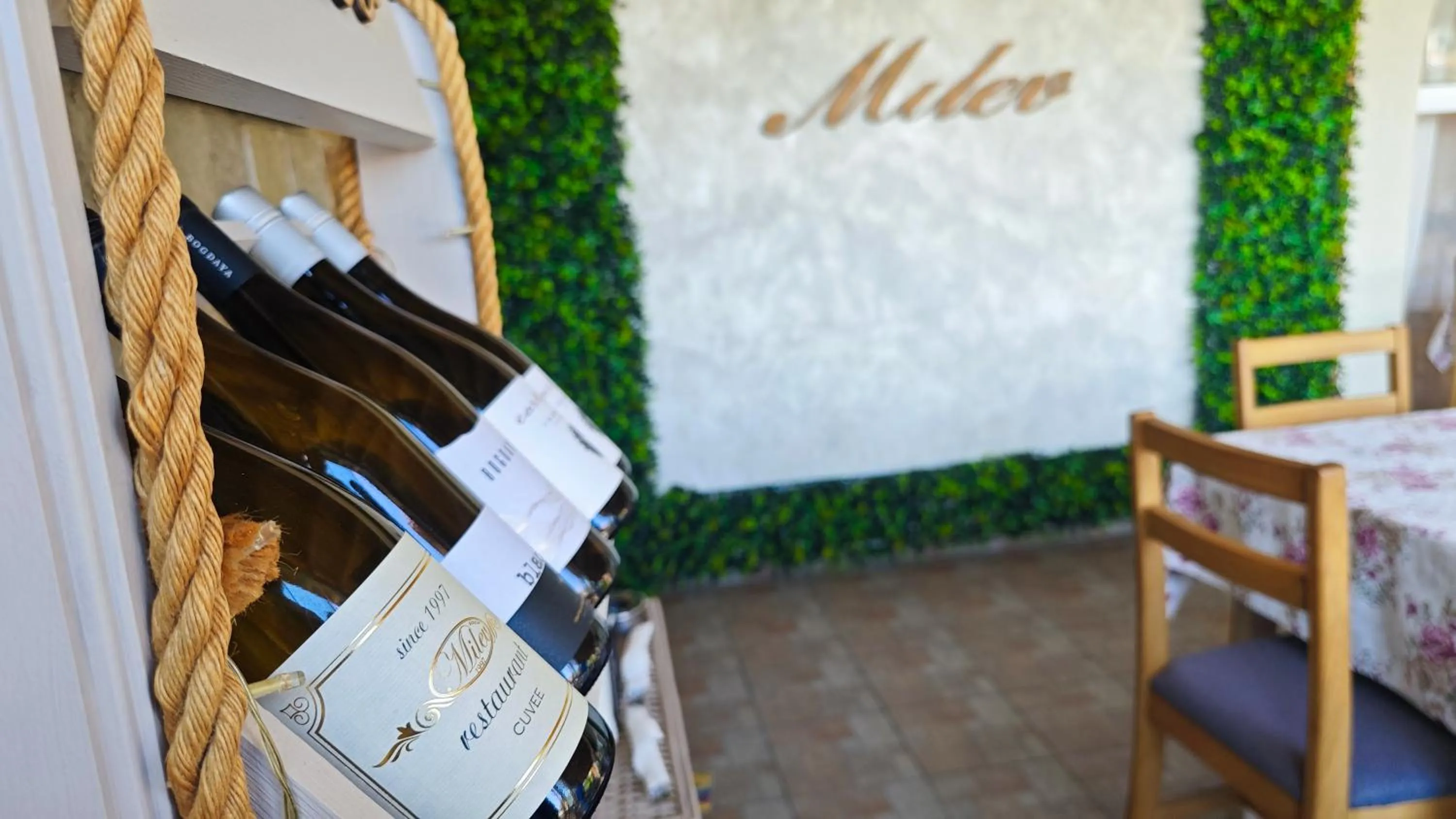 Restaurant/places to eat in Family Hotel Milev