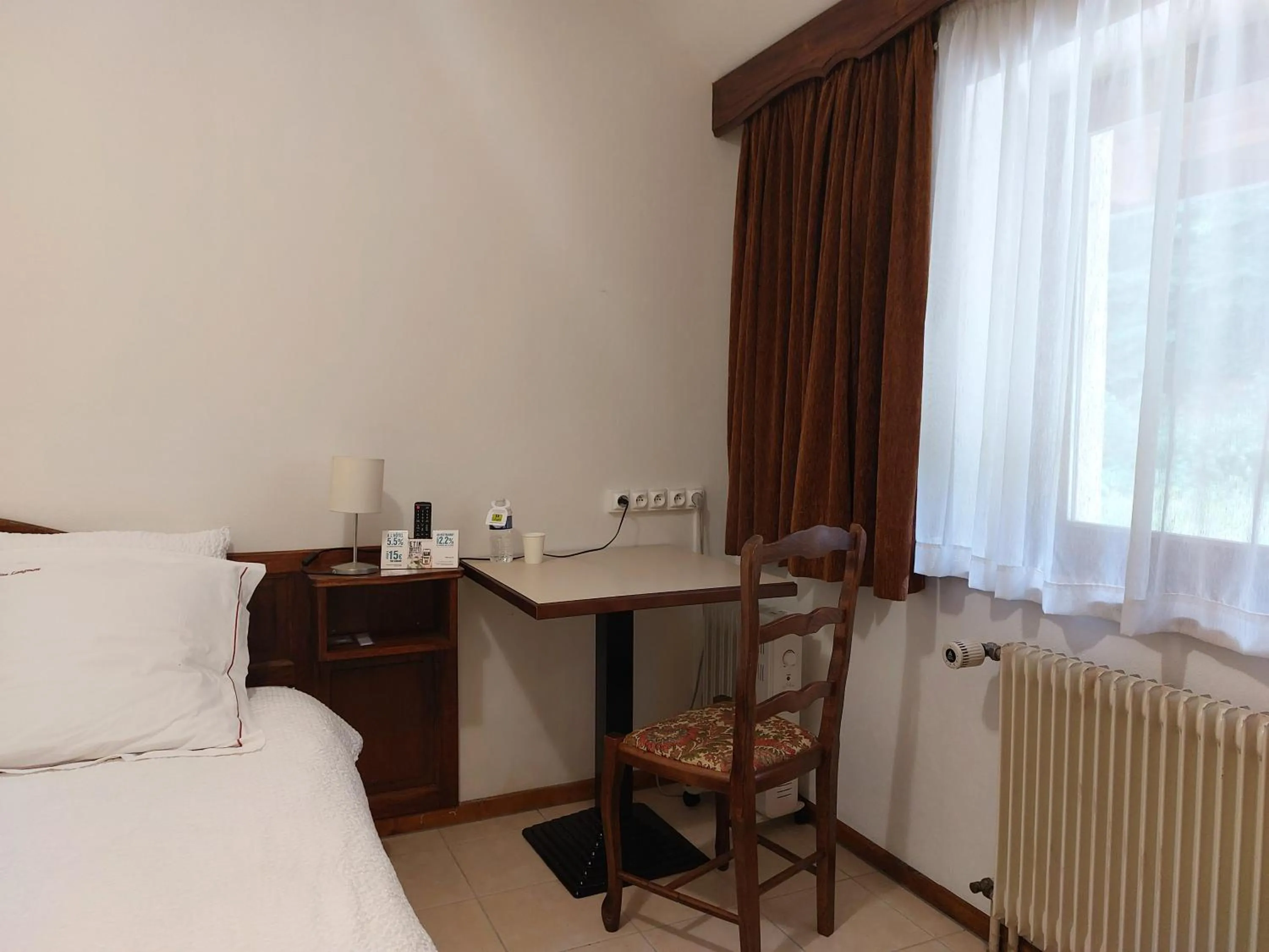 Bedroom, Bed in Hotel-Spa & Restaurant Logis Domaine Langmatt