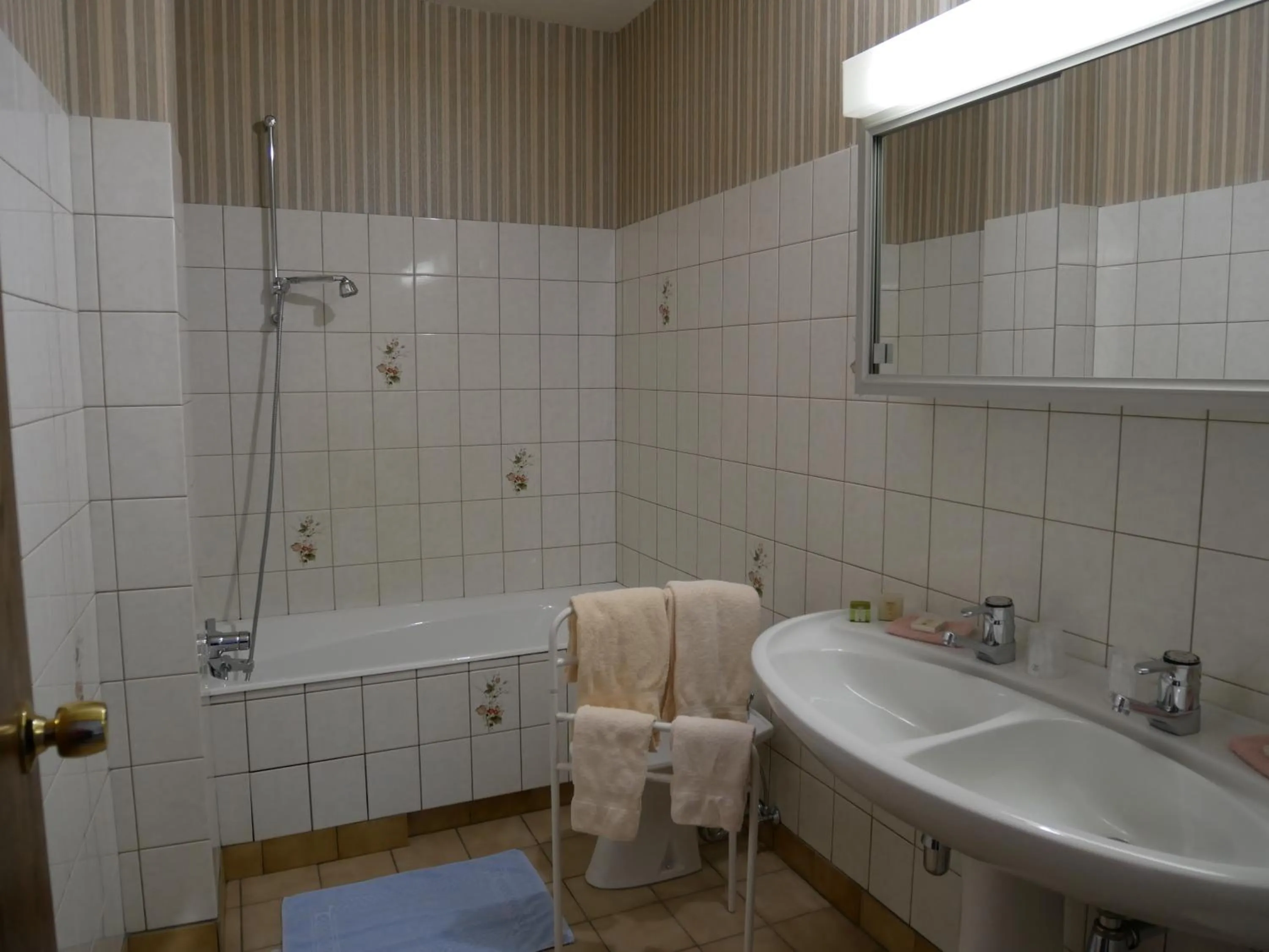 Bathroom in Hotel-Spa & Restaurant Logis Domaine Langmatt