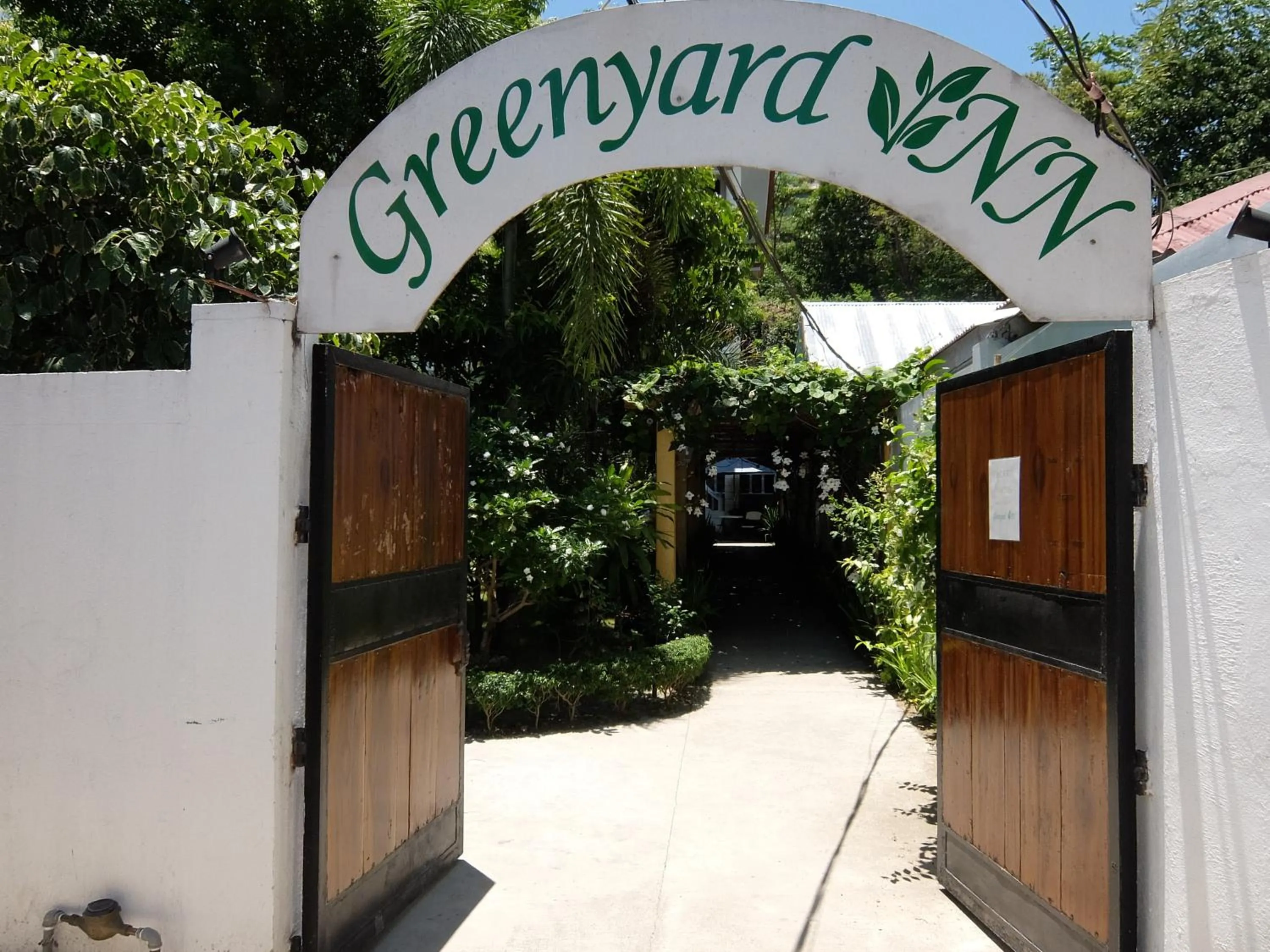 Facade/entrance in Greenyard Inn