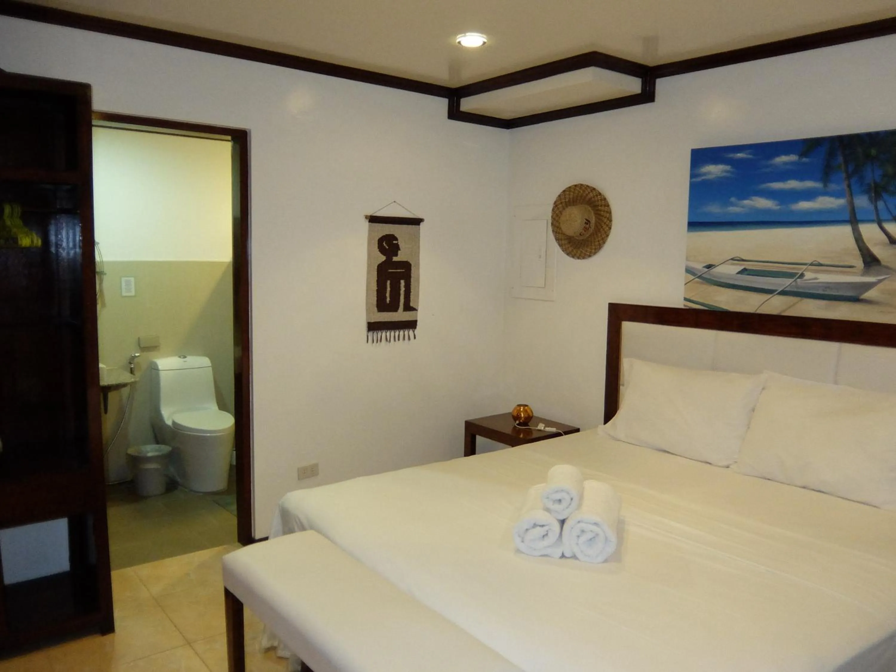 Photo of the whole room, Bed in Greenyard Inn